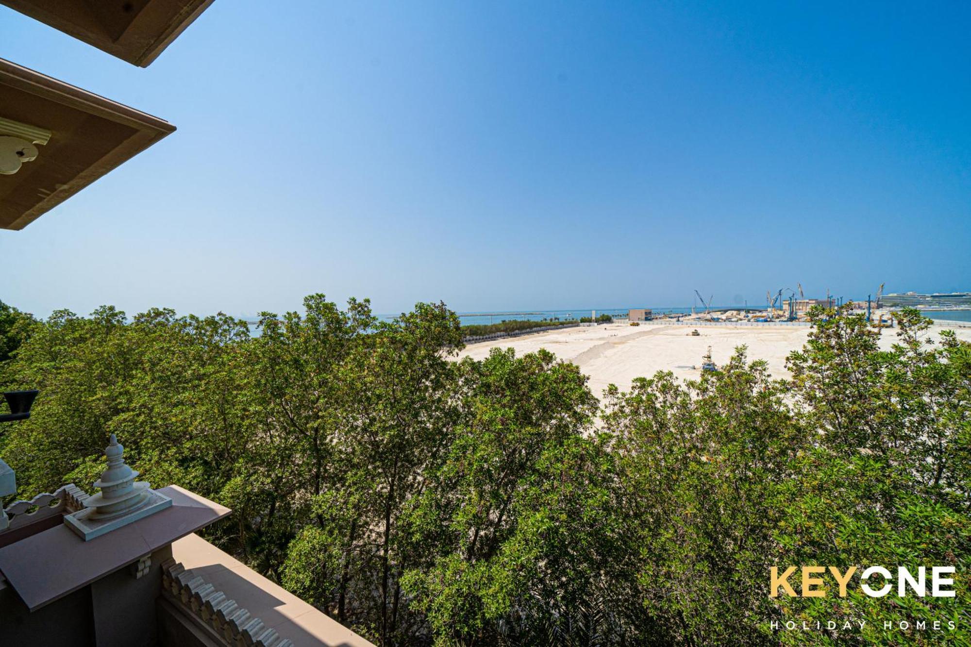 KeyOne - 2BR in Grandeur Residences Apartment *