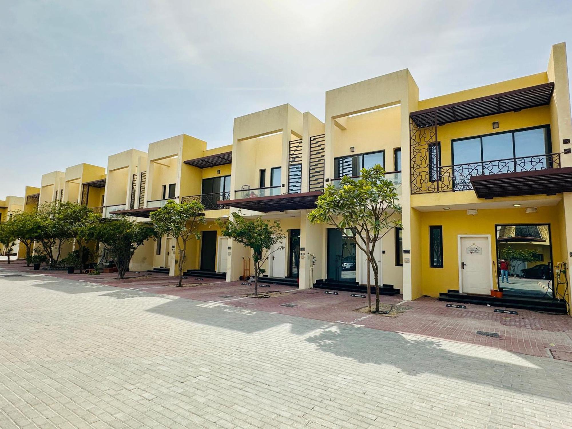 Spacious 3br Townhouse Villa *