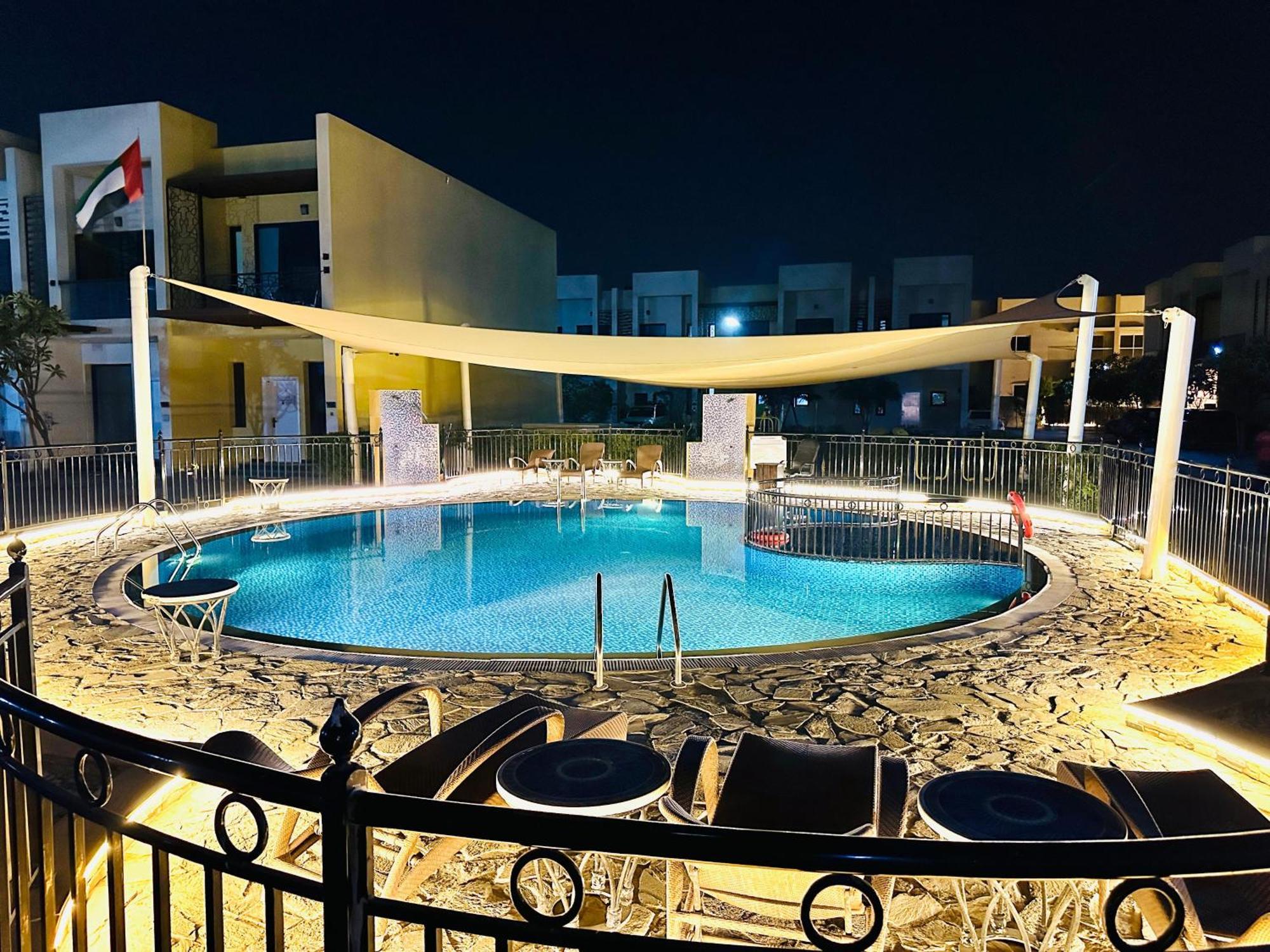 Family-friendly 1br With Play Area+pool. Uae Villa *