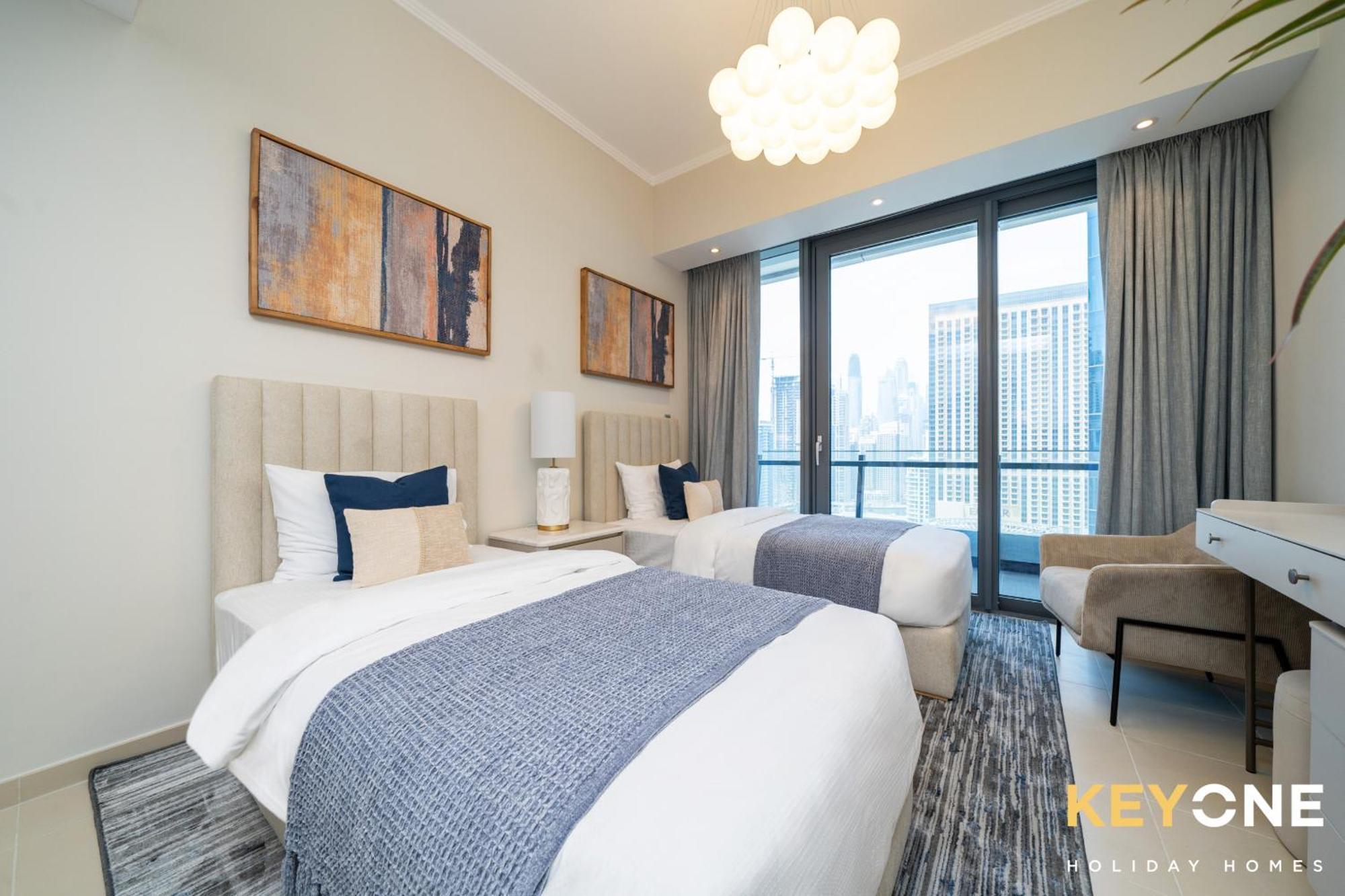 Vibrant Two Bedroom With Full Marina View Apartment