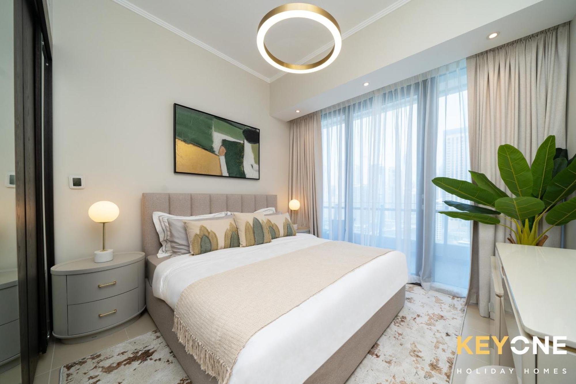Vibrant Two Bedroom With Full Marina View *