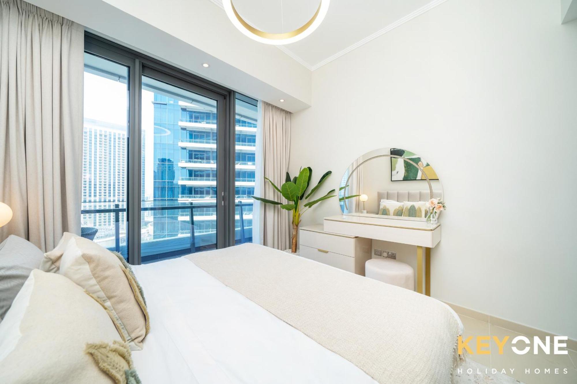 Vibrant Two Bedroom With Full Marina View Apartment