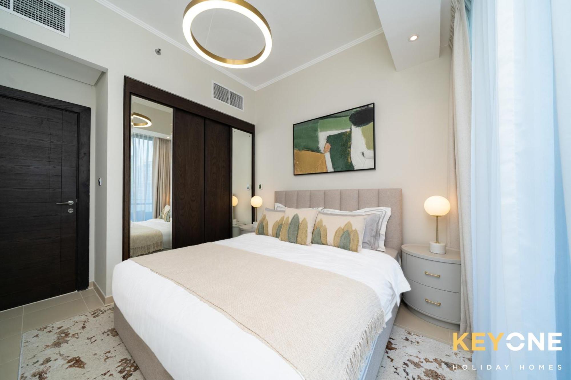 Vibrant Two Bedroom With Full Marina View
