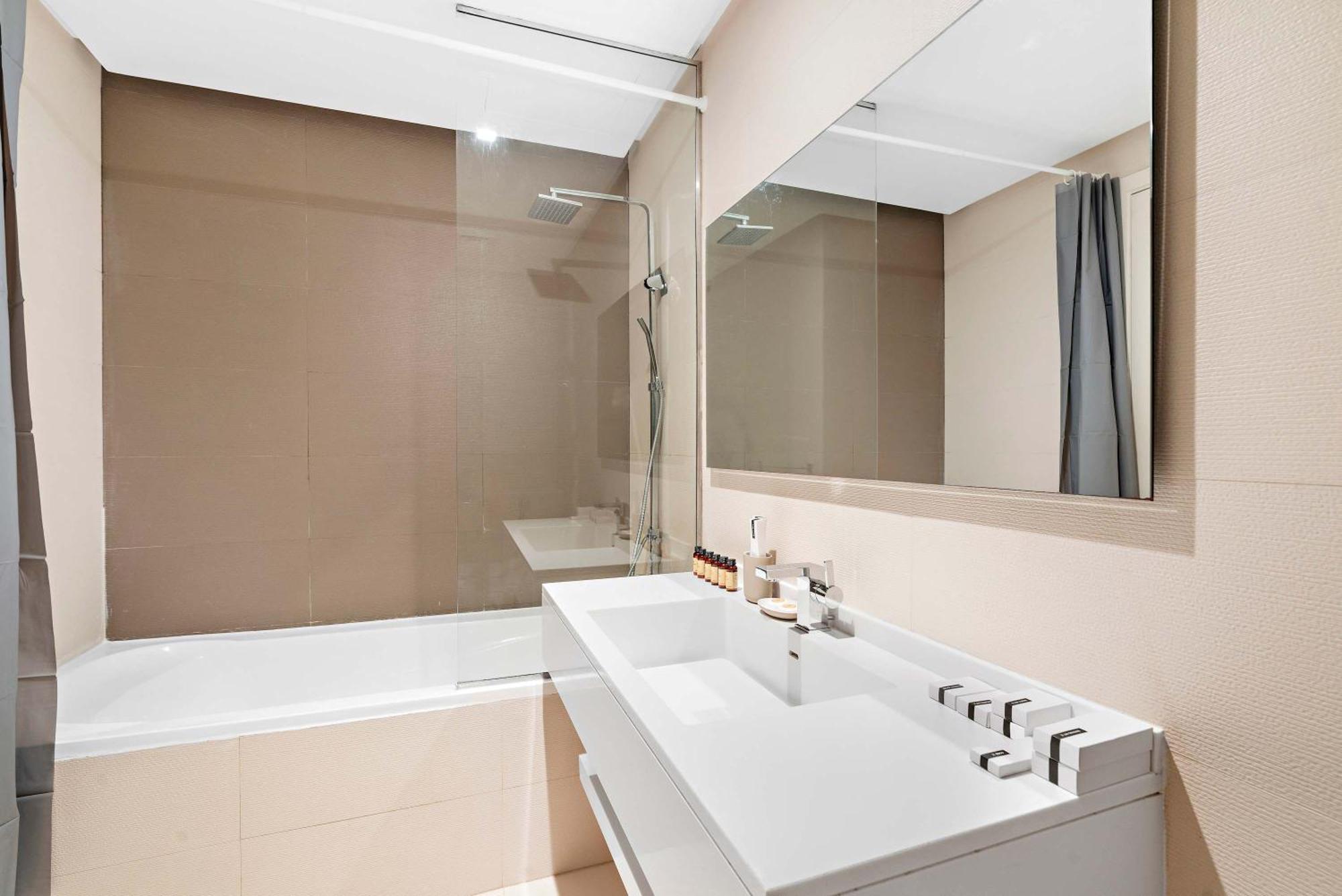 Silkhaus Chic 1bdr In West Avenue With Pool & Gym Access Dubai