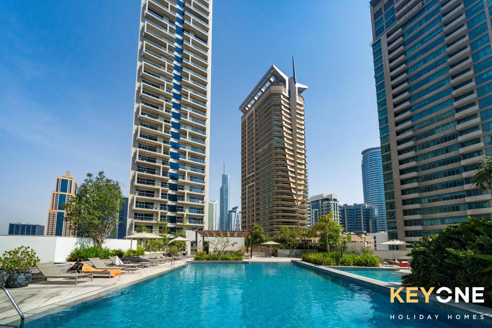 Vibrant Two Bedroom With Full Marina View Dubai
