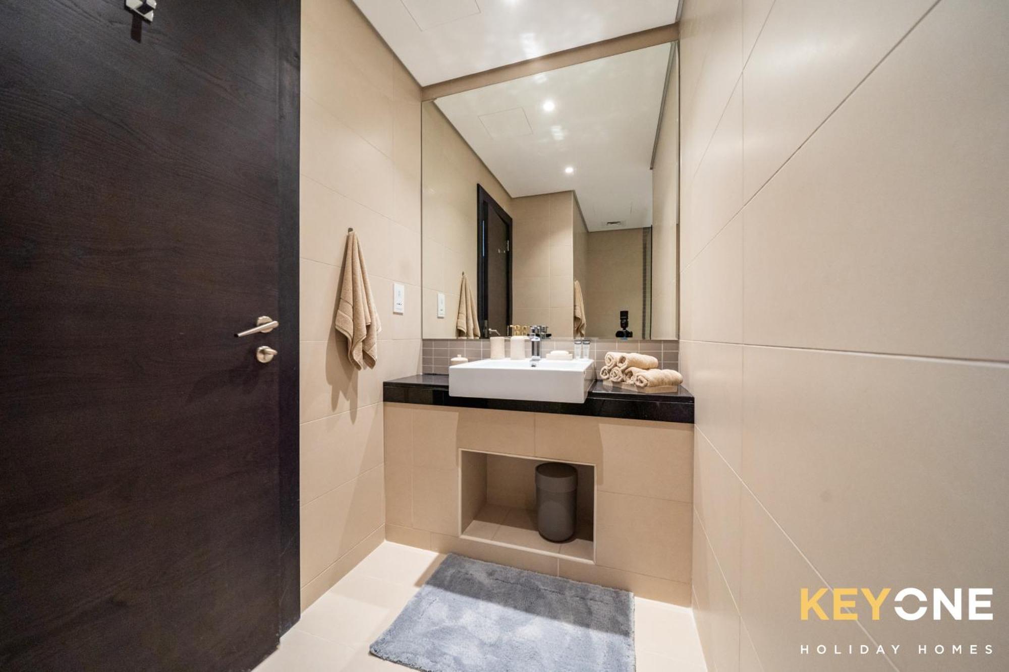 Vibrant Two Bedroom With Full Marina View * Dubai