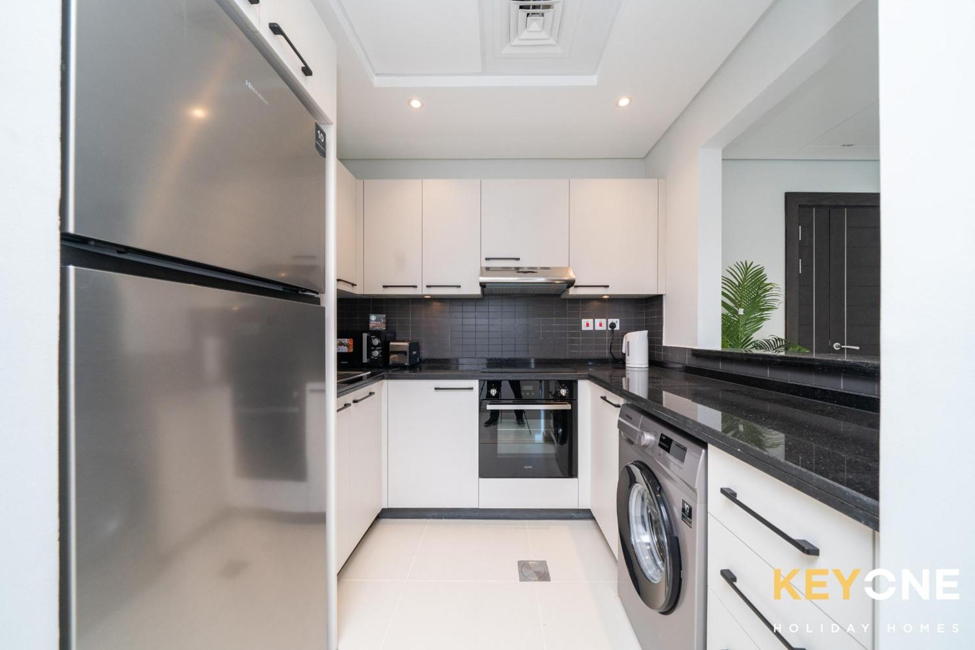 Vibrant Two Bedroom With Full Marina View