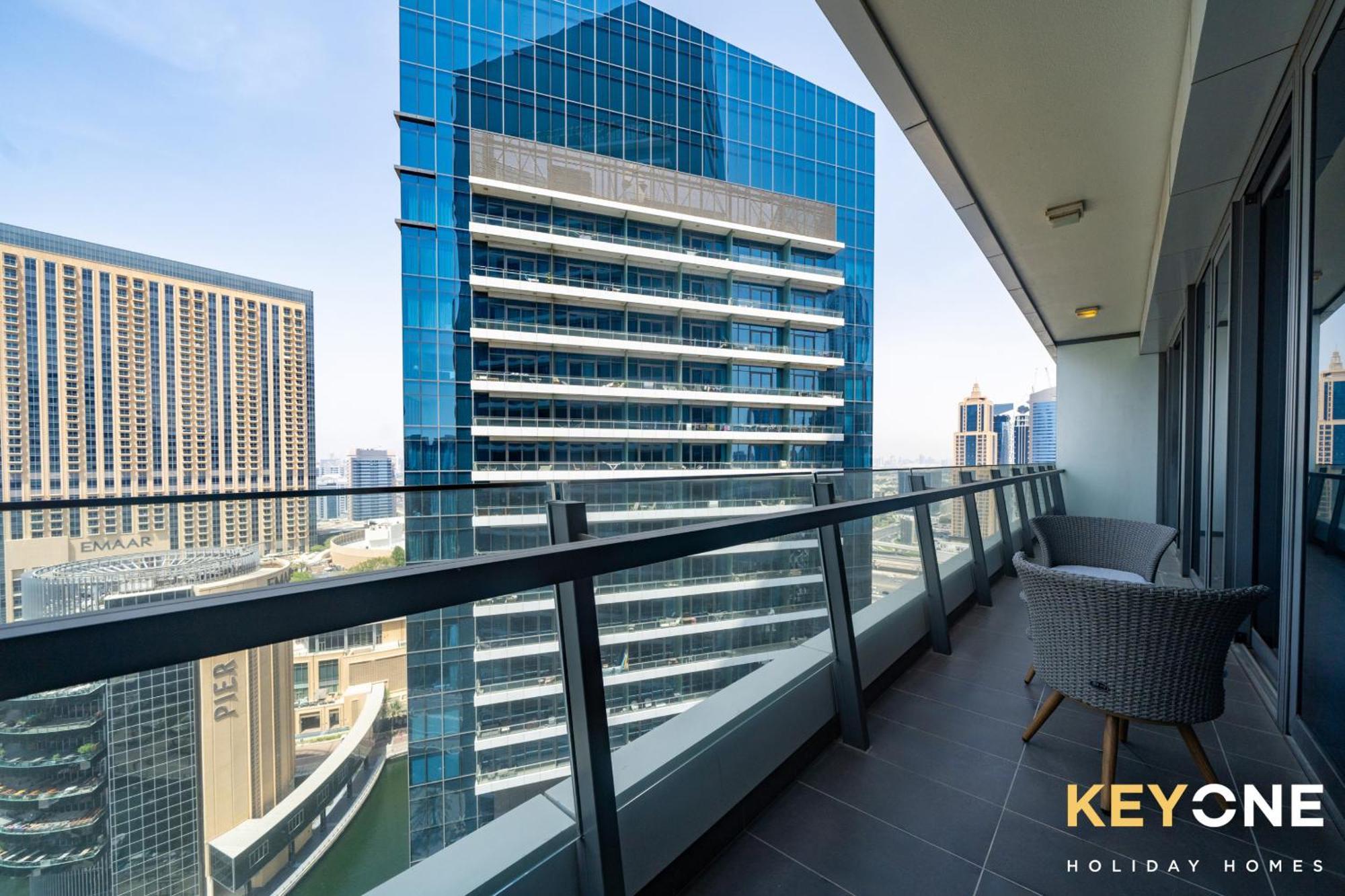 Vibrant Two Bedroom With Full Marina View Apartment