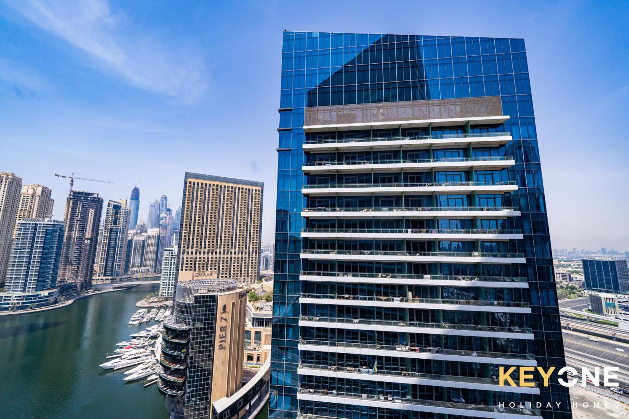 Apartment Vibrant Two Bedroom With Full Marina View *