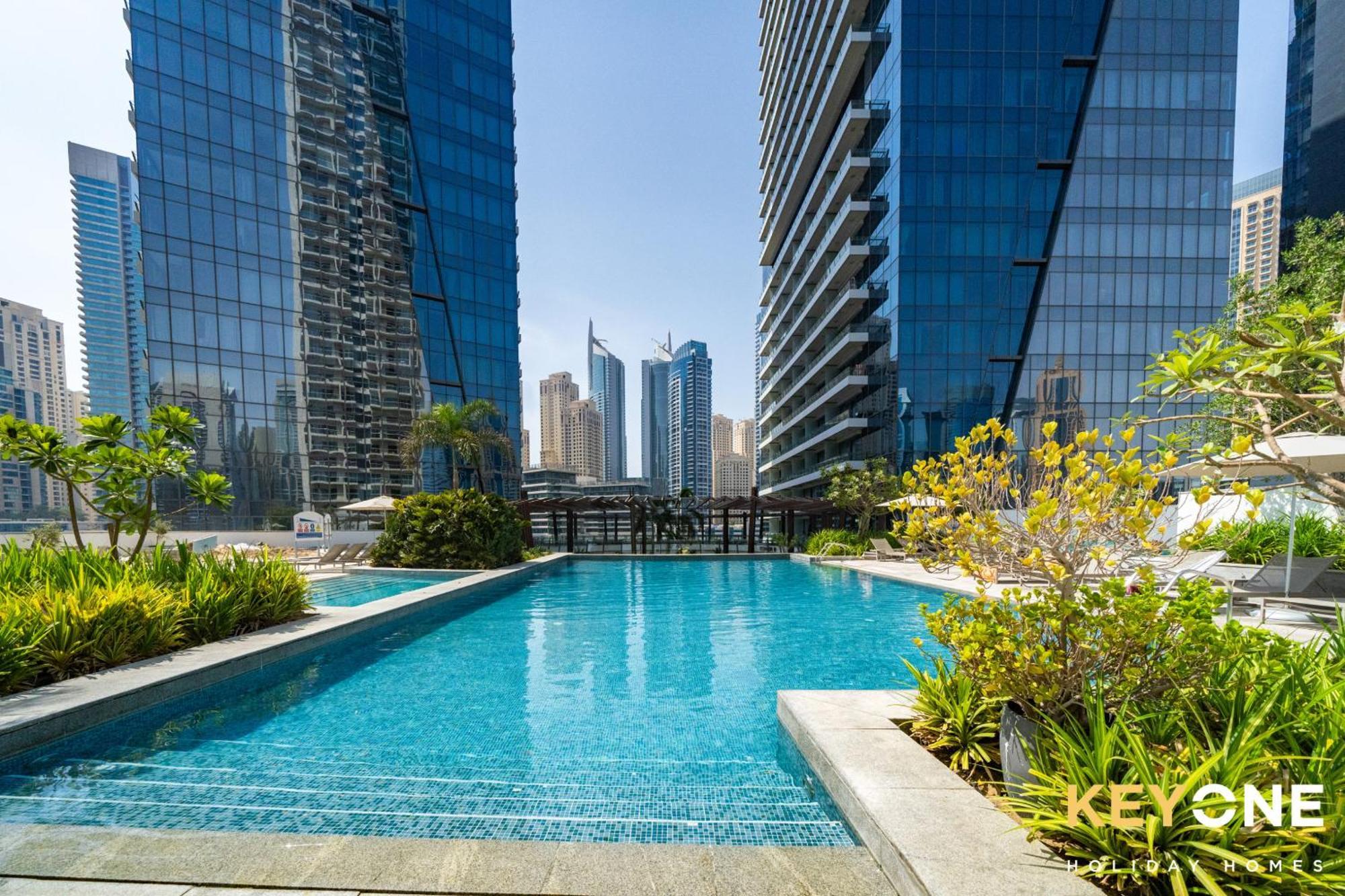Vibrant Two Bedroom With Full Marina View Dubai