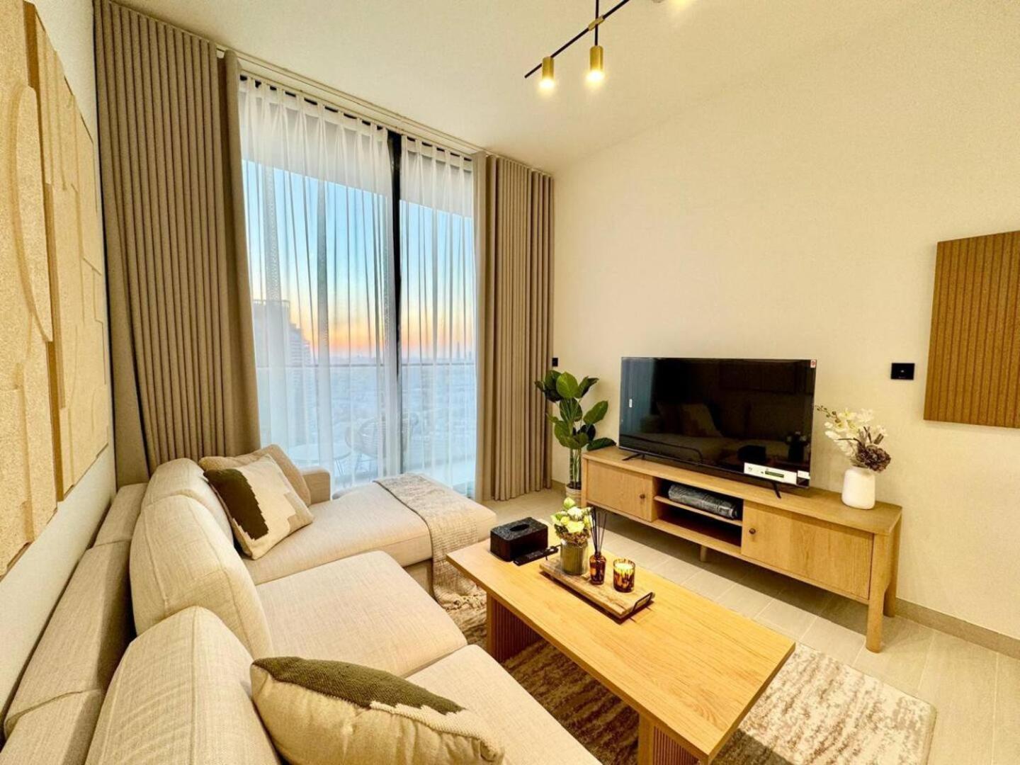 Relaxing 1br In Jvc With Big Balcony *
