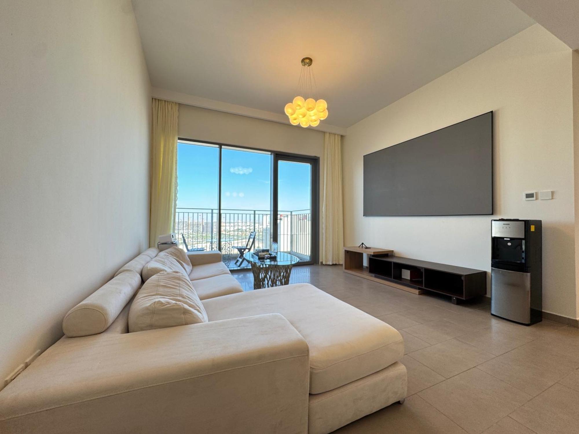 Modern 1br In Hills With Big Screen Experience * Dubai