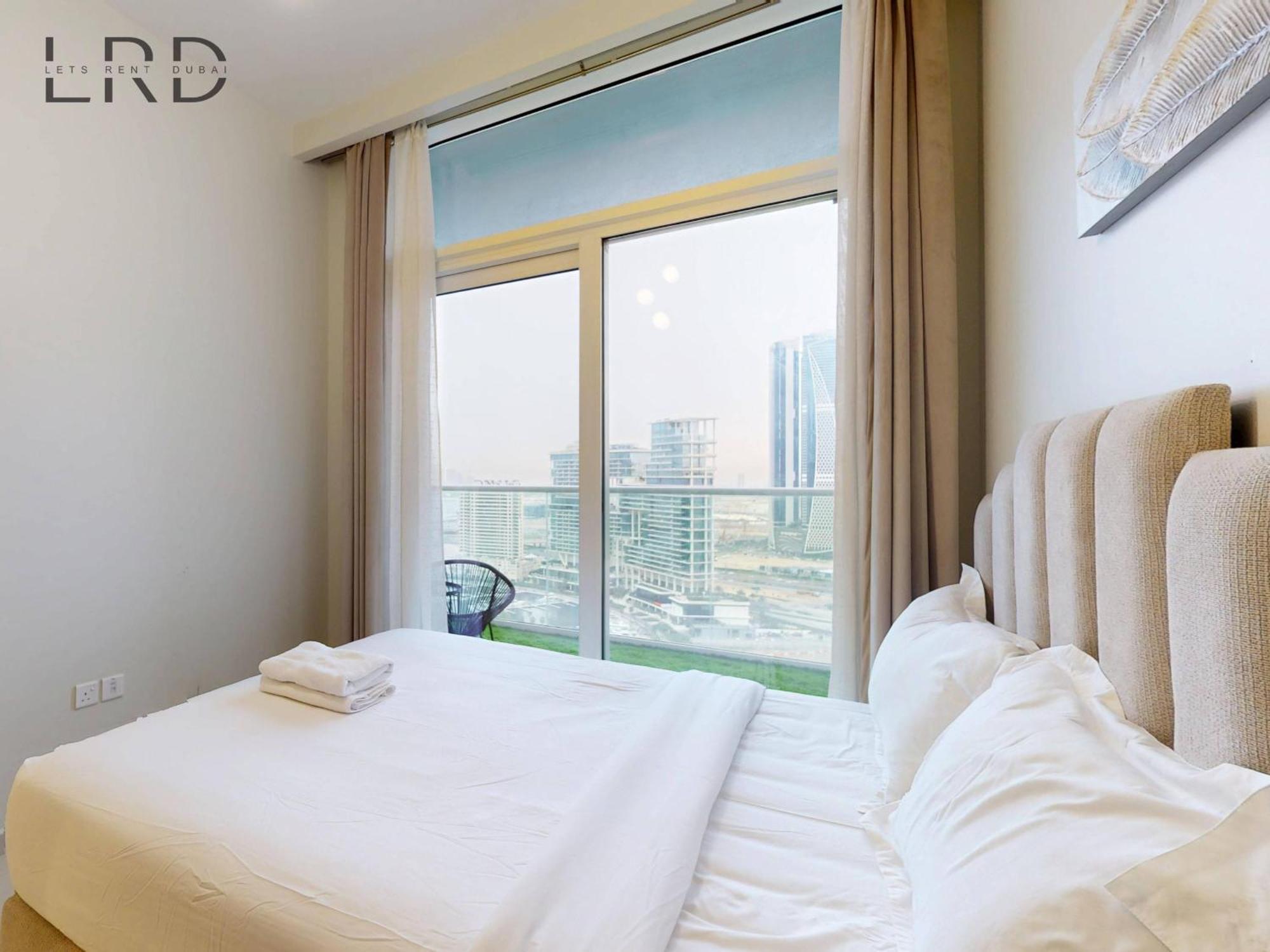 Elegant 1br With Stunning Canal Views Apartment