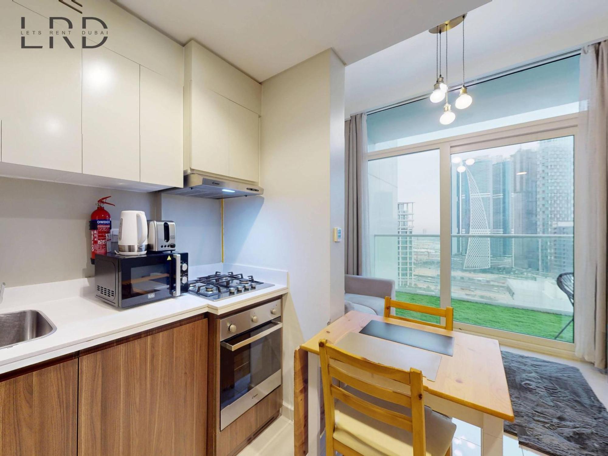 Elegant 1br With Stunning Canal Views Dubai