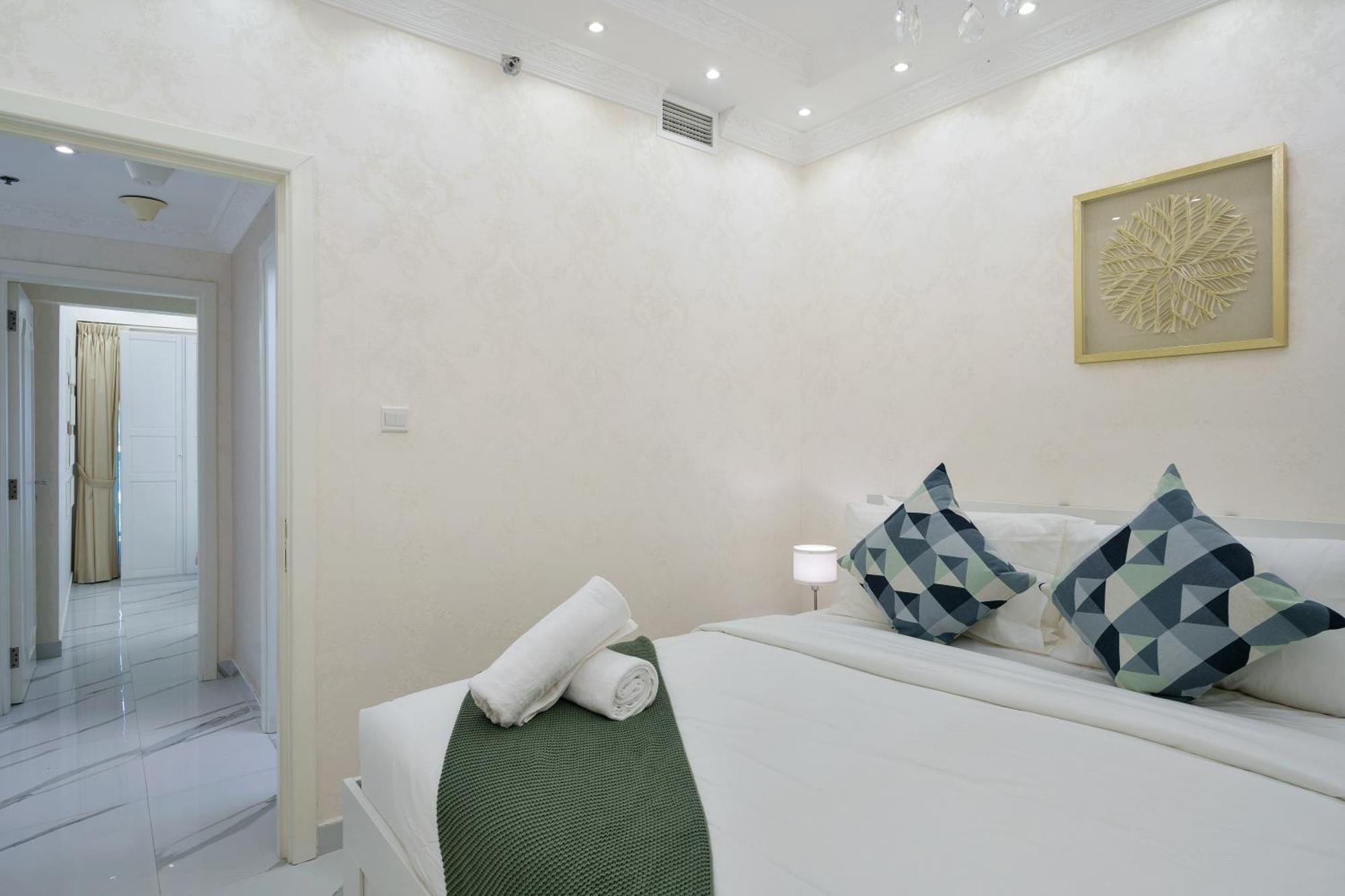 High Floor Upgraded 2br In Jlt - Walk To Park Apartment *