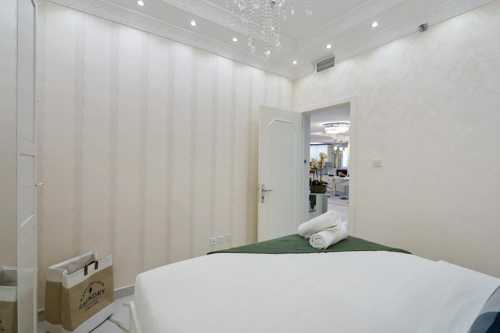 High Floor Upgraded 2br In Jlt - Walk To Park Apartment *