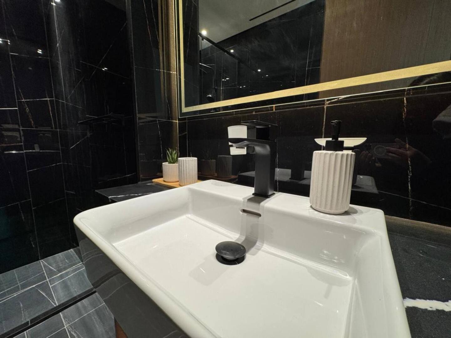 Apartment Relaxing 1br In Jvc With Big Balcony *