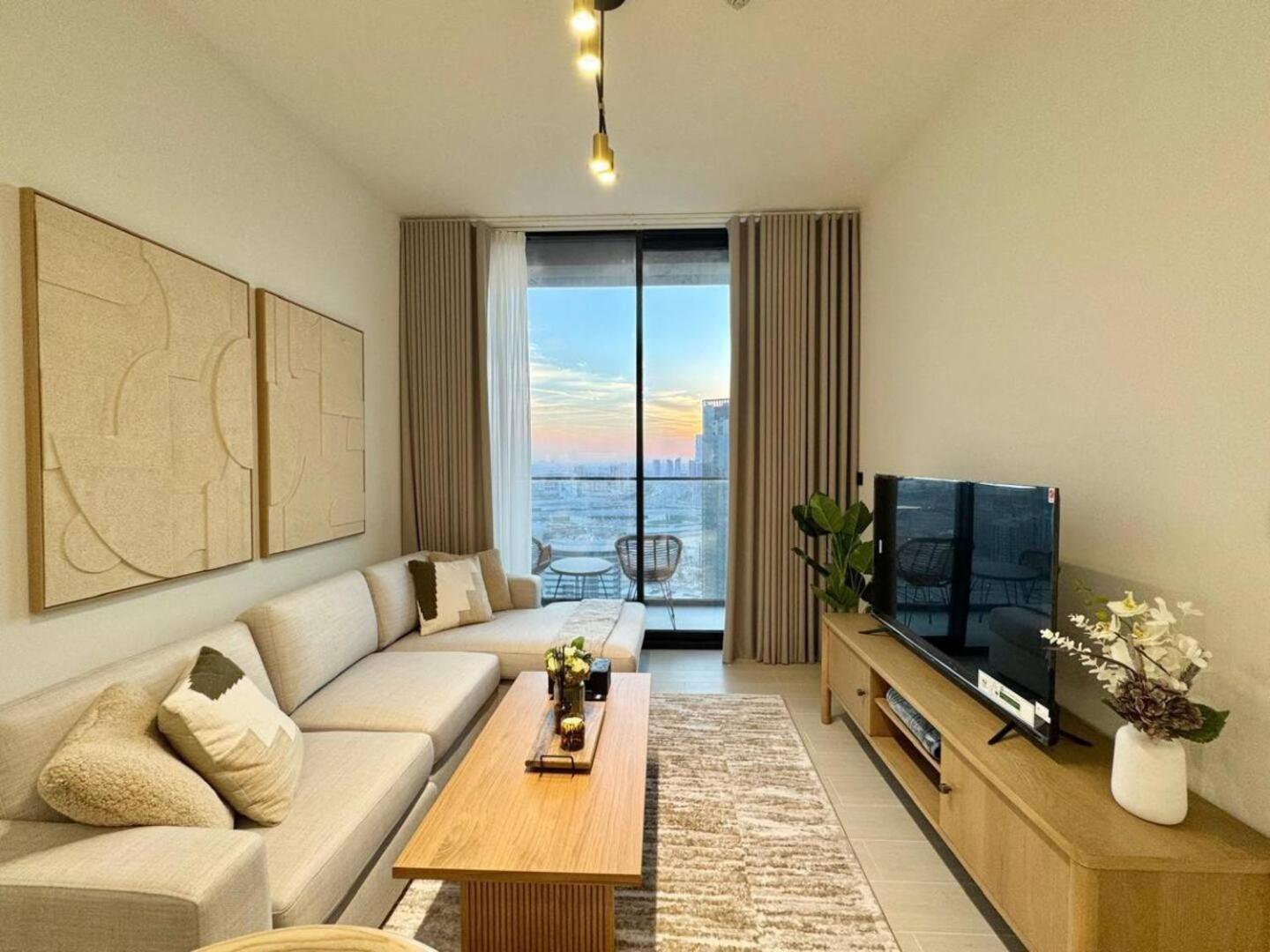 Relaxing 1br In Jvc With Big Balcony * Dubai