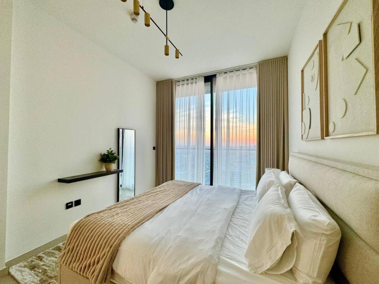 Relaxing 1br In Jvc With Big Balcony