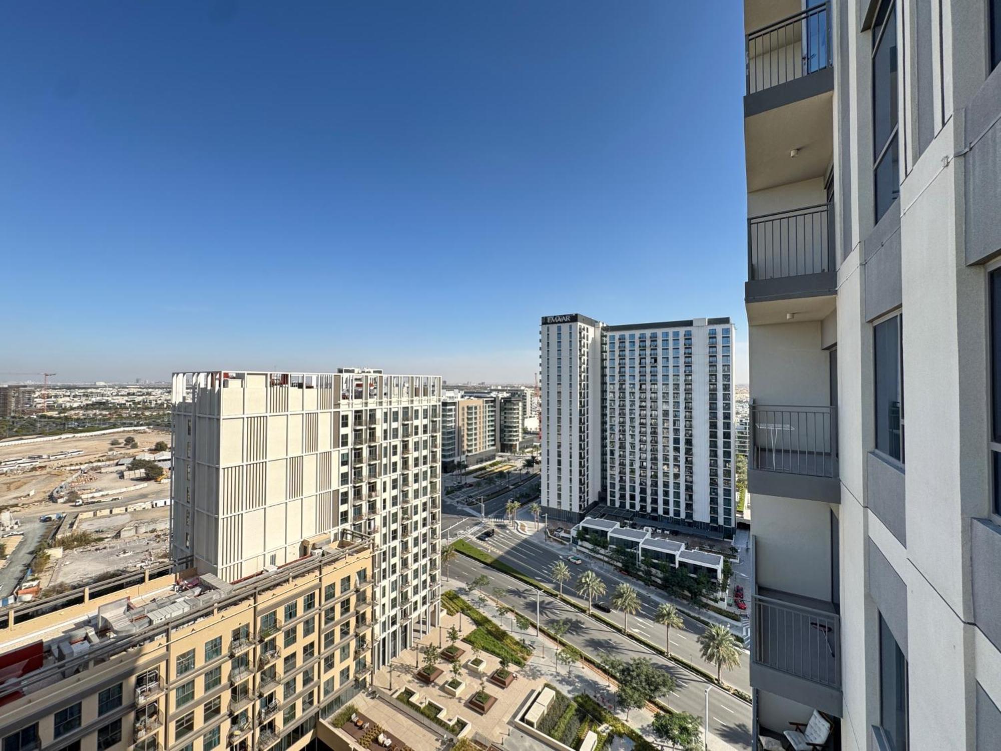 Modern 1br In Hills With Big Screen Experience Apartment Dubai