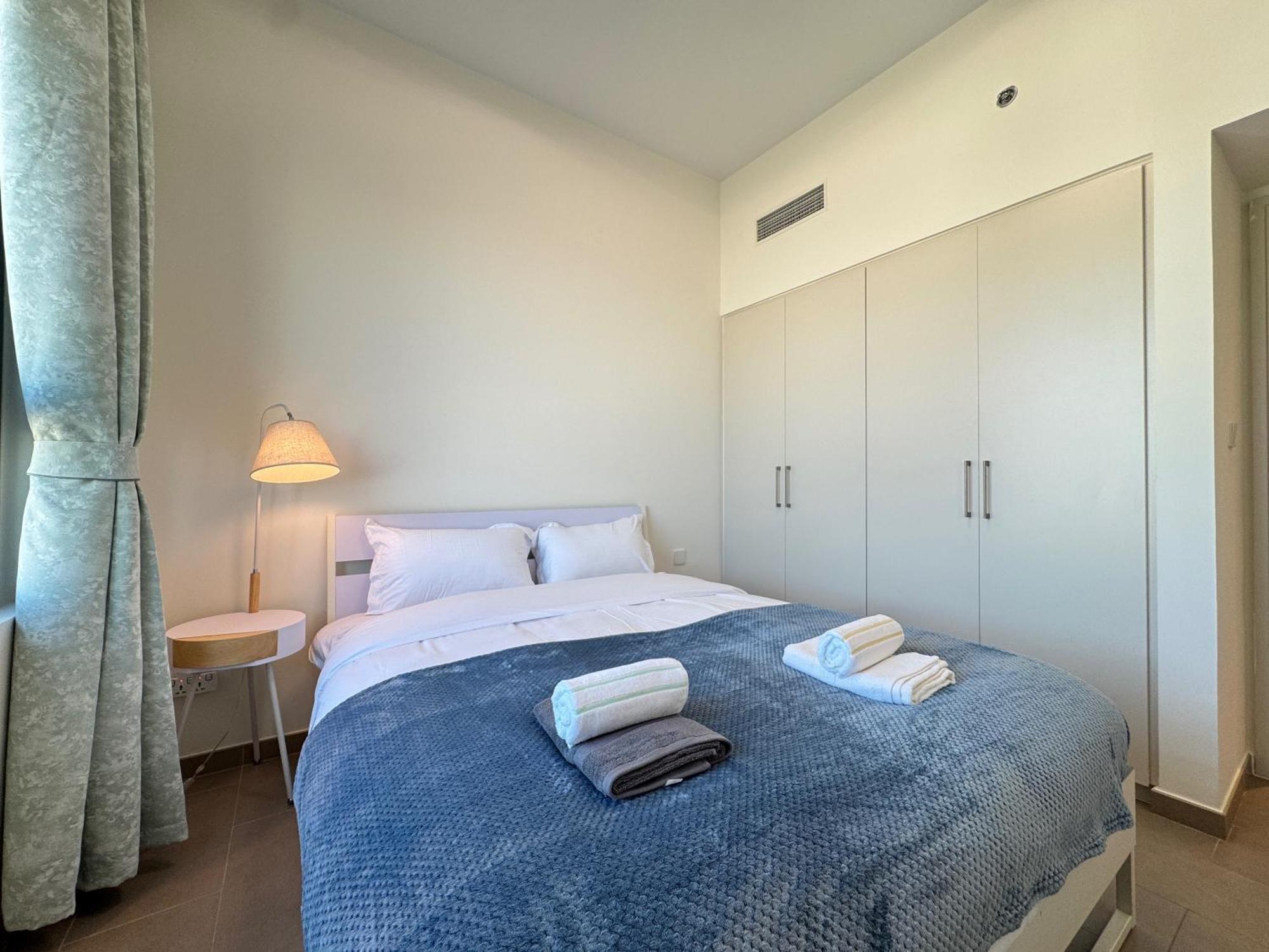 Apartment Modern 1br In Hills With Big Screen Experience Dubai
