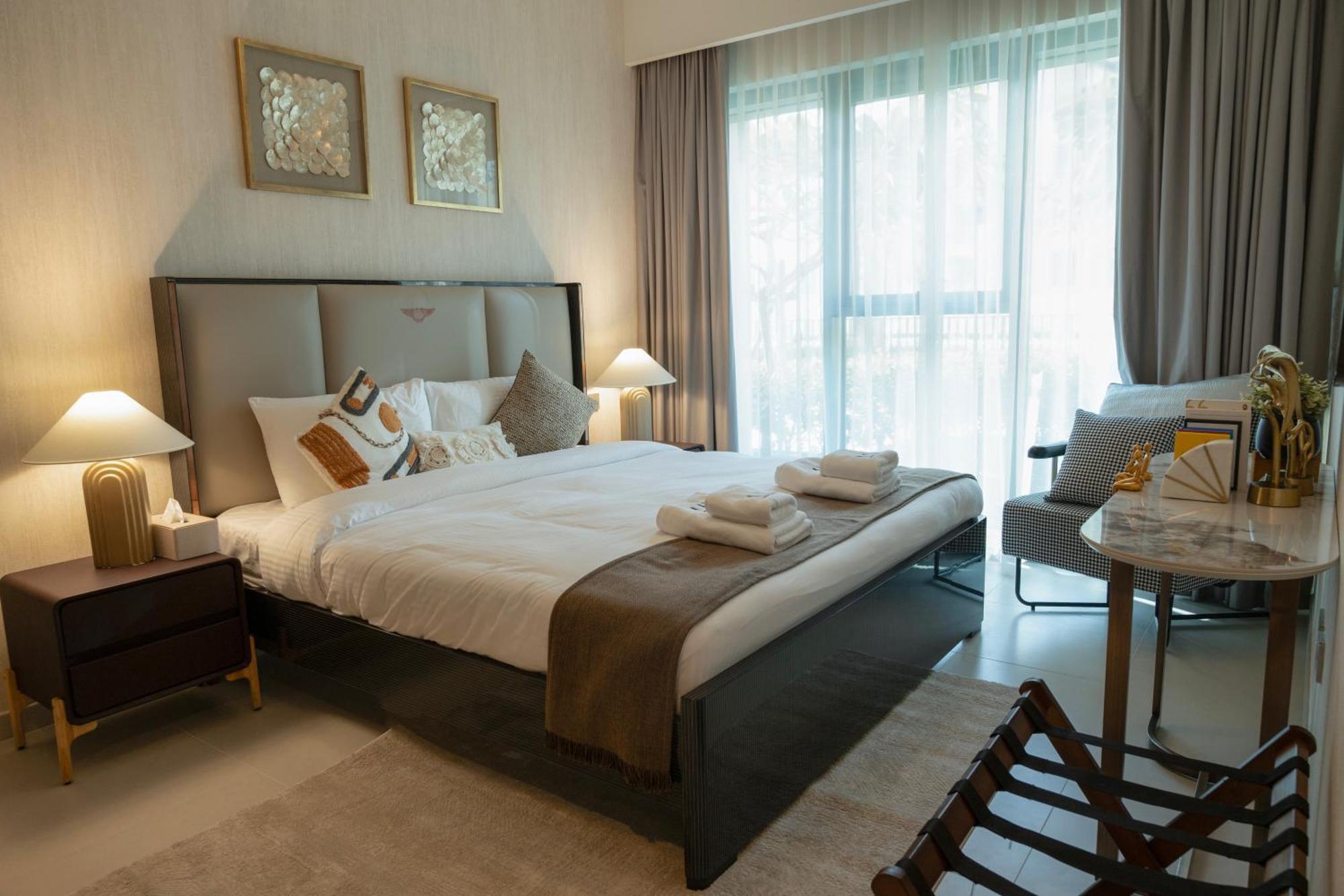 Urban Dreams - Brand New Boutique Burj Royale - Burj Khalifa & Mall Apartment *