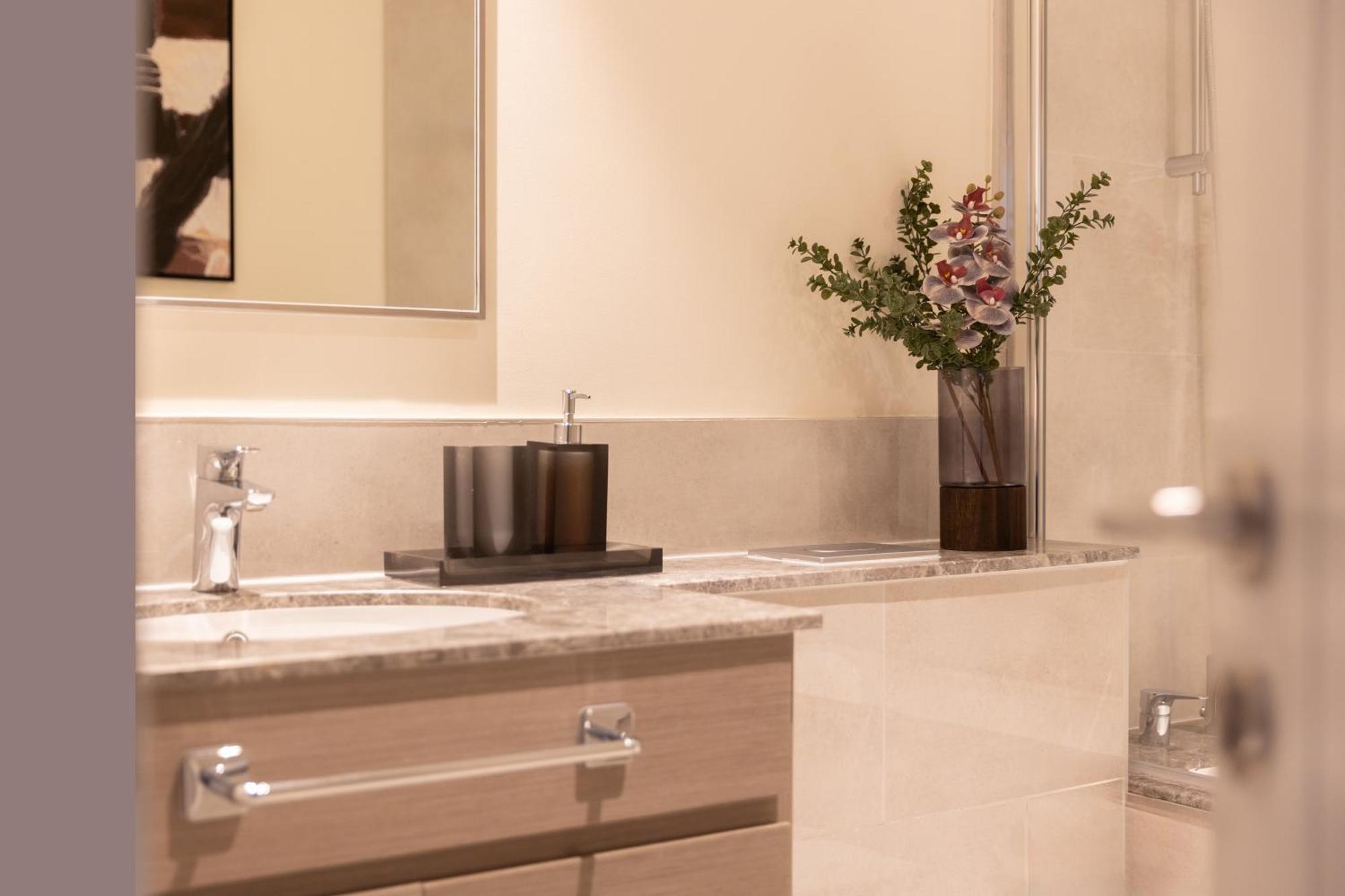 Royal 4br Burj Khalifa View Mall Aparthotel *