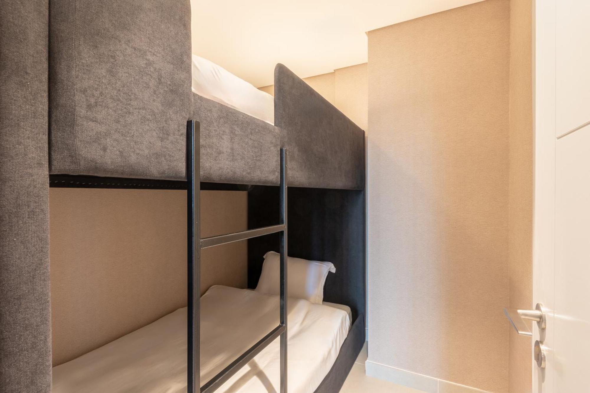 Royal 4br Burj Khalifa View Mall Aparthotel