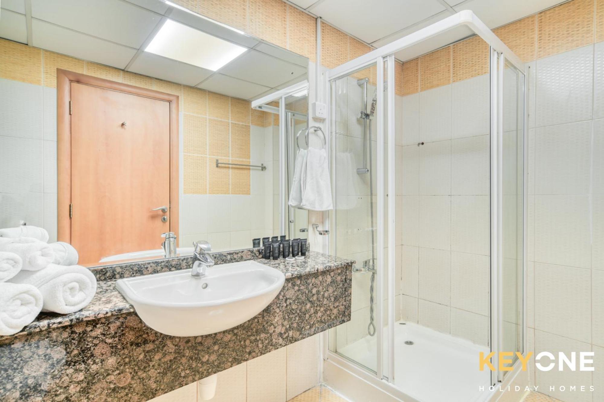 Apartment Elegant Two Bedroom In Marina Dubai