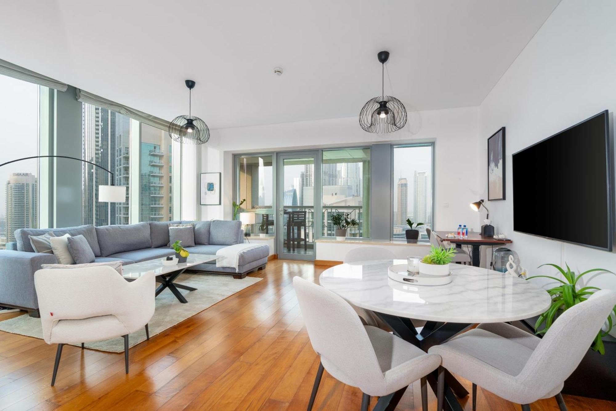 Amazing Views & Location Downtown 1 Br *