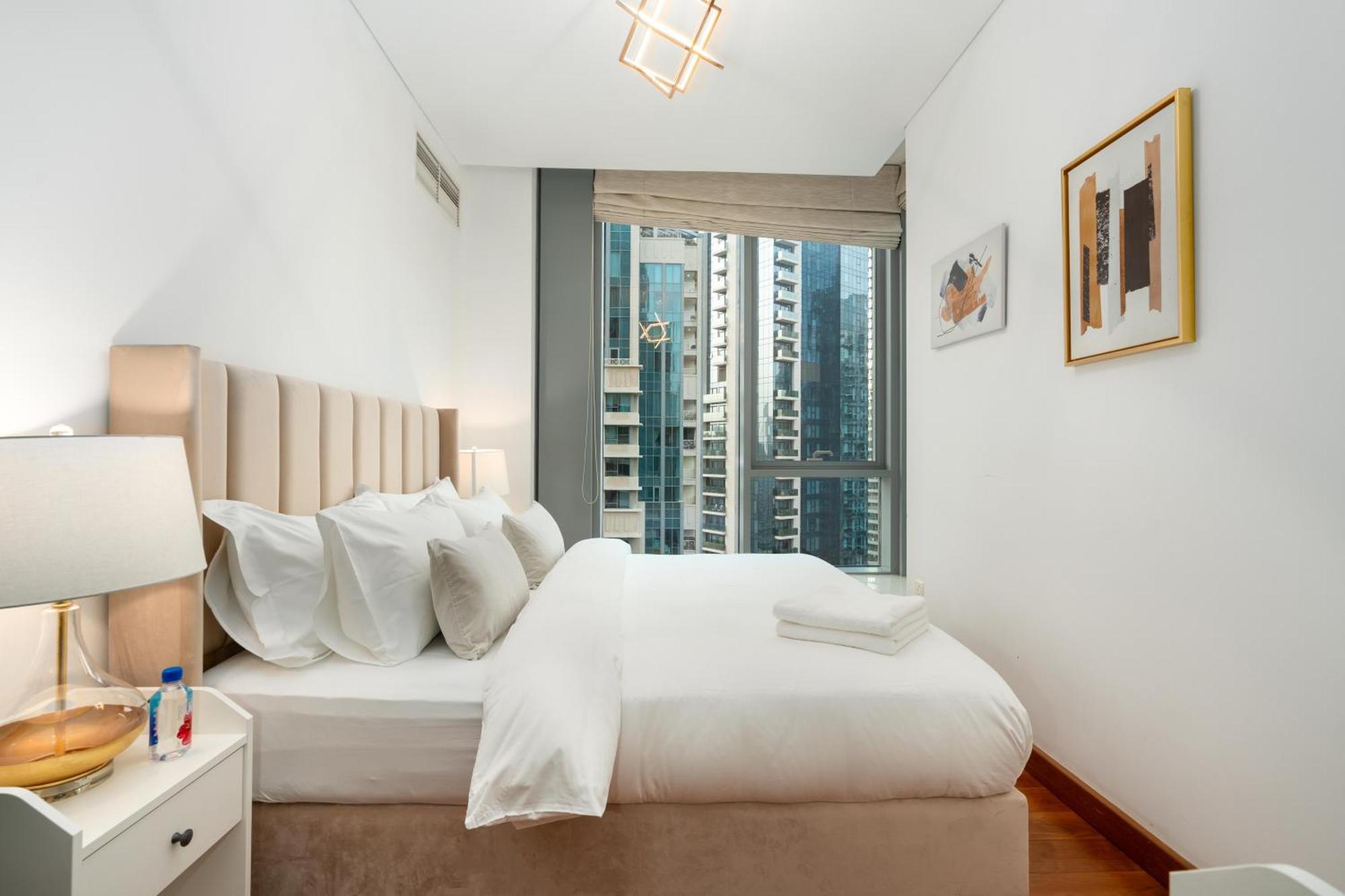 Amazing Views & Location Downtown 1 Br Dubai