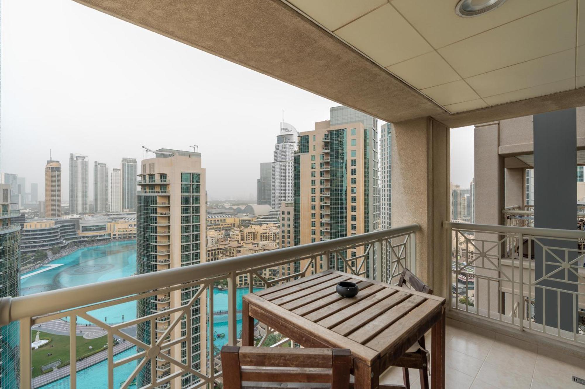 Amazing Views & Location Downtown 1 Br *