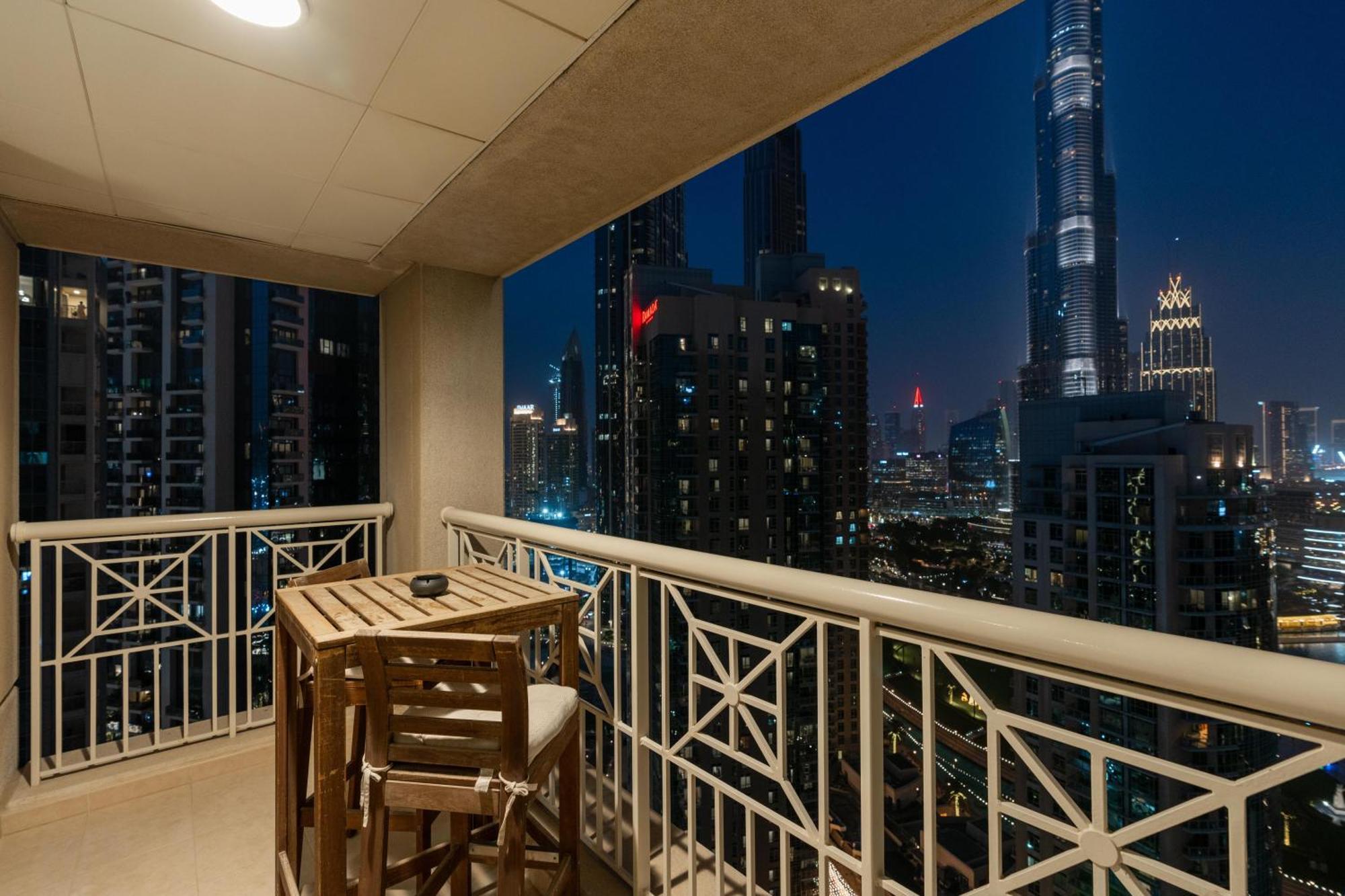 Amazing Views & Location Downtown 1 Br Dubai