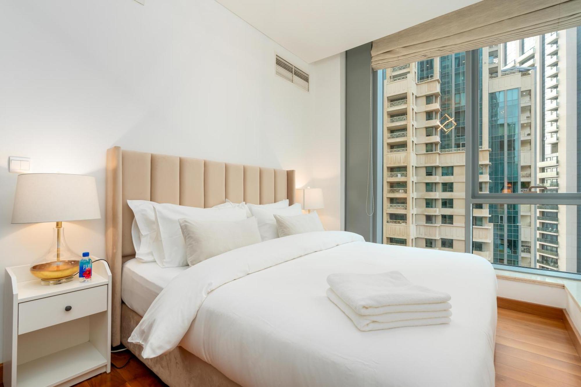 Apartment Amazing Views & Location Downtown 1 Br *
