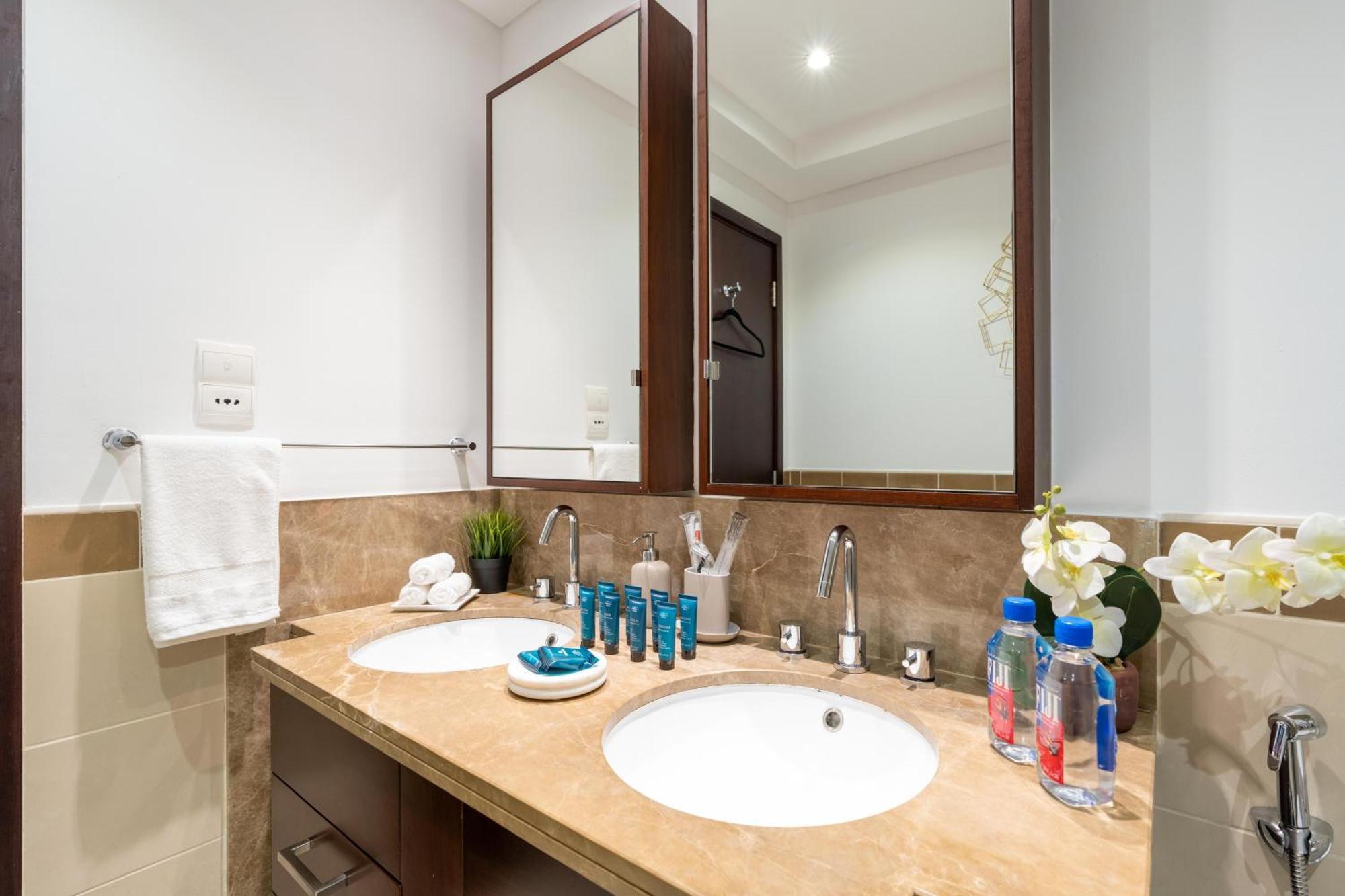 Amazing Views & Location Downtown 1 Br Dubai