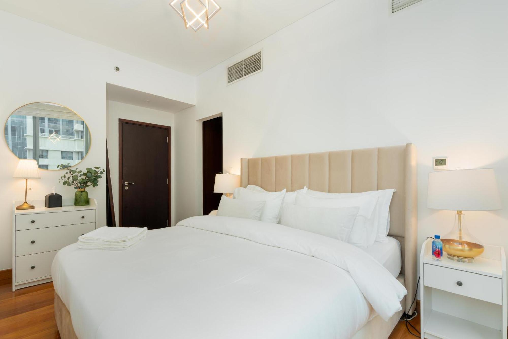 Amazing Views & Location Downtown 1 Br Dubai