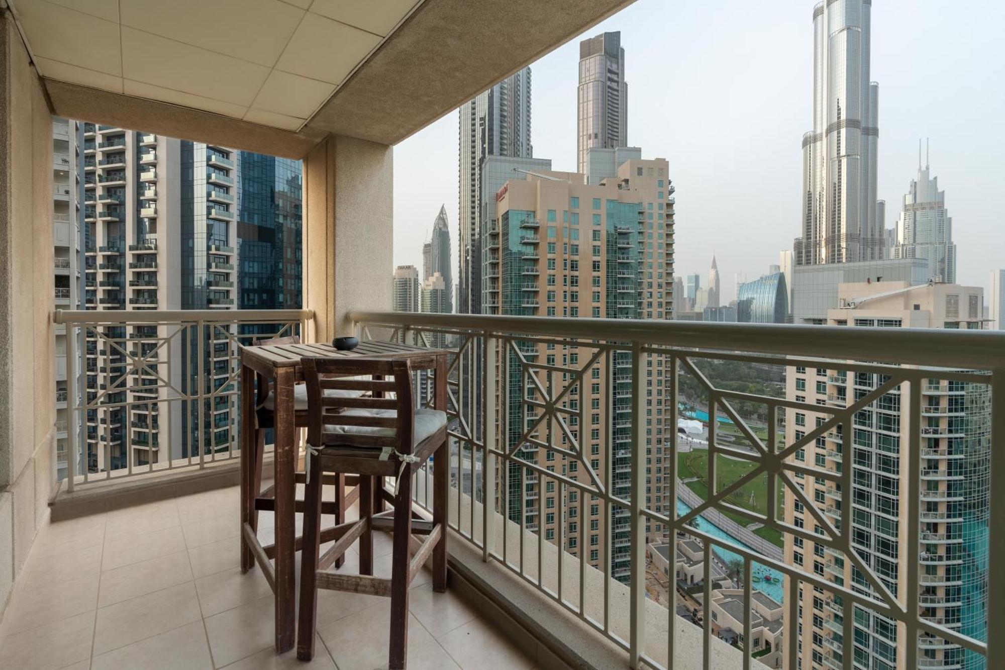 Amazing Views & Location Downtown 1 Br * Dubai