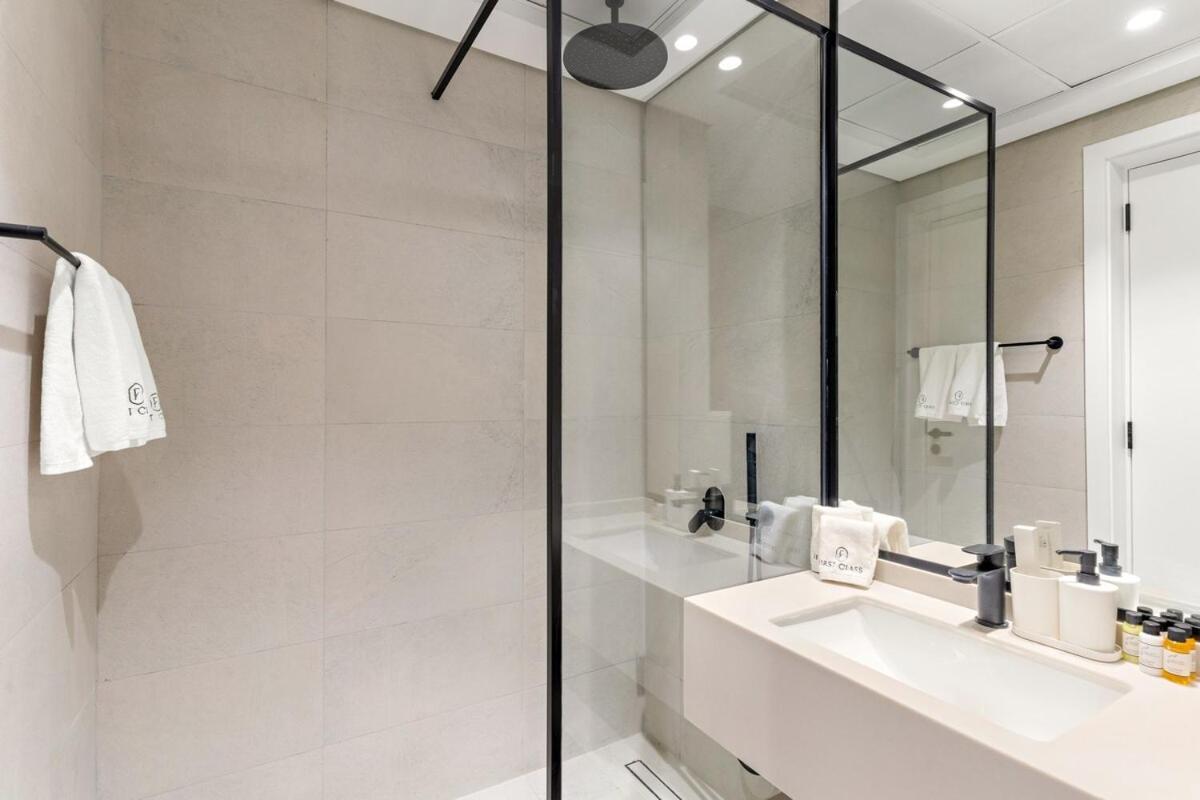 First Class Stylish Hideaway Apartment Dubai