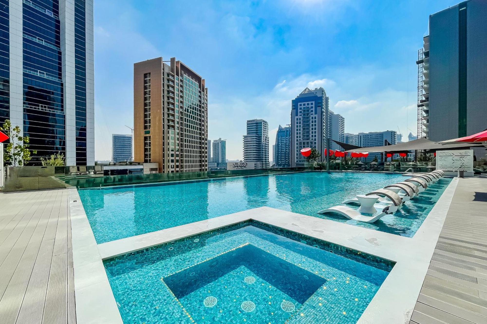 Apartment Luxury Near Mall Few Mints Walk *