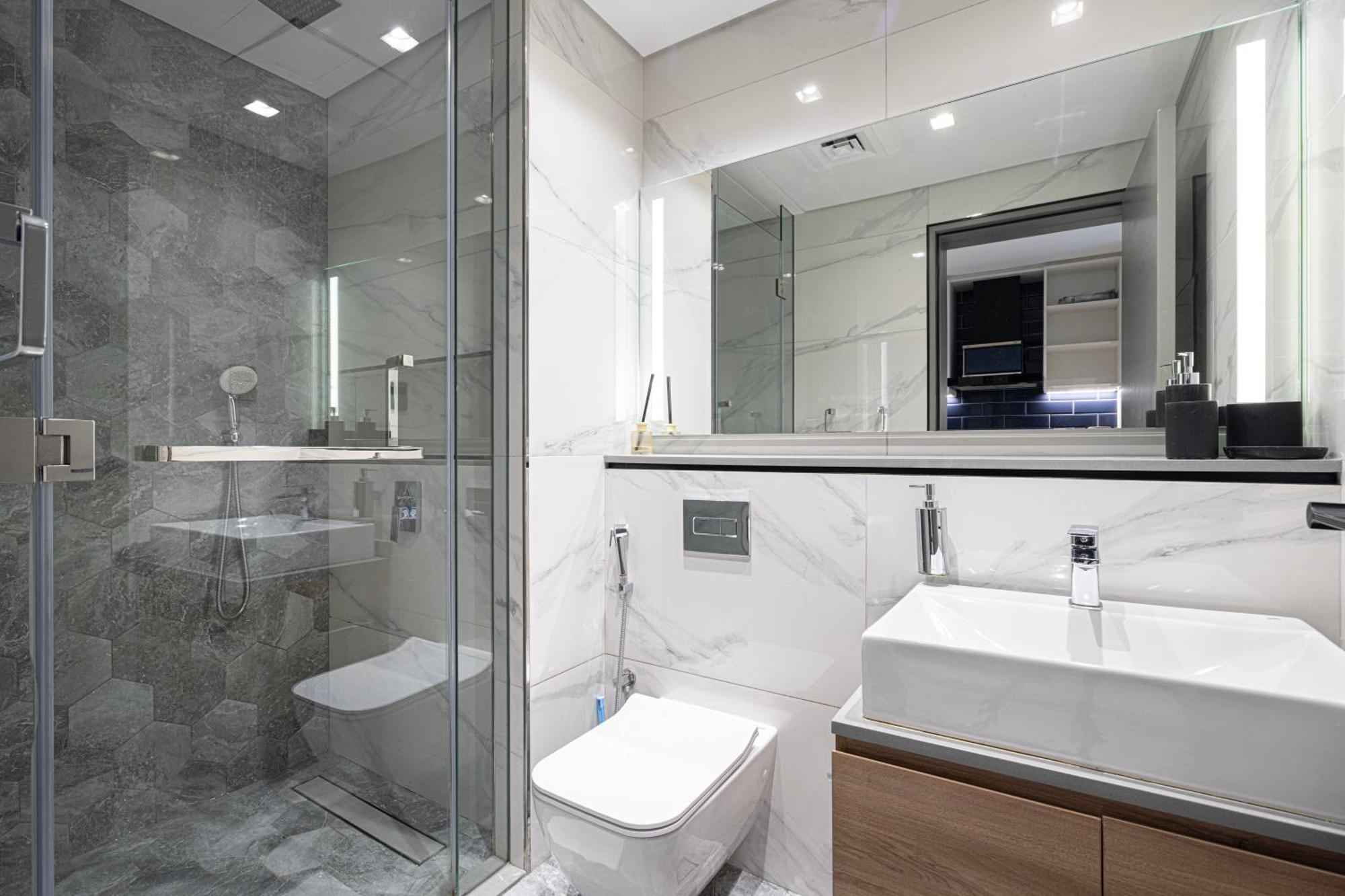 Apartment Luxury Near Mall Few Mints Walk *