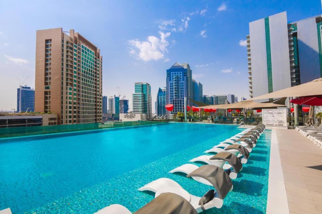 Apartment Luxury Near Mall Few Mints Walk *
