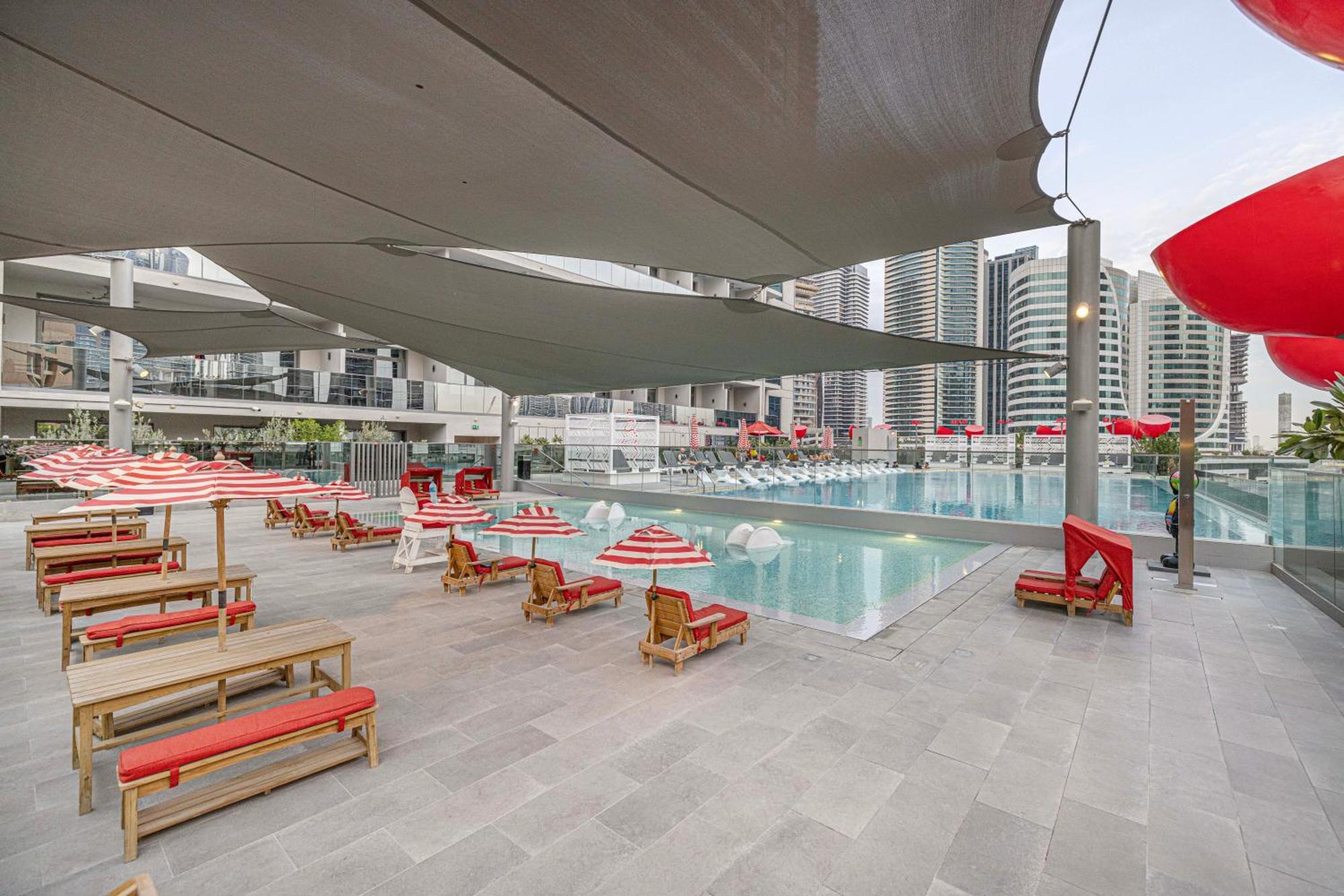 Apartment Luxury Near Mall Few Mints Walk *