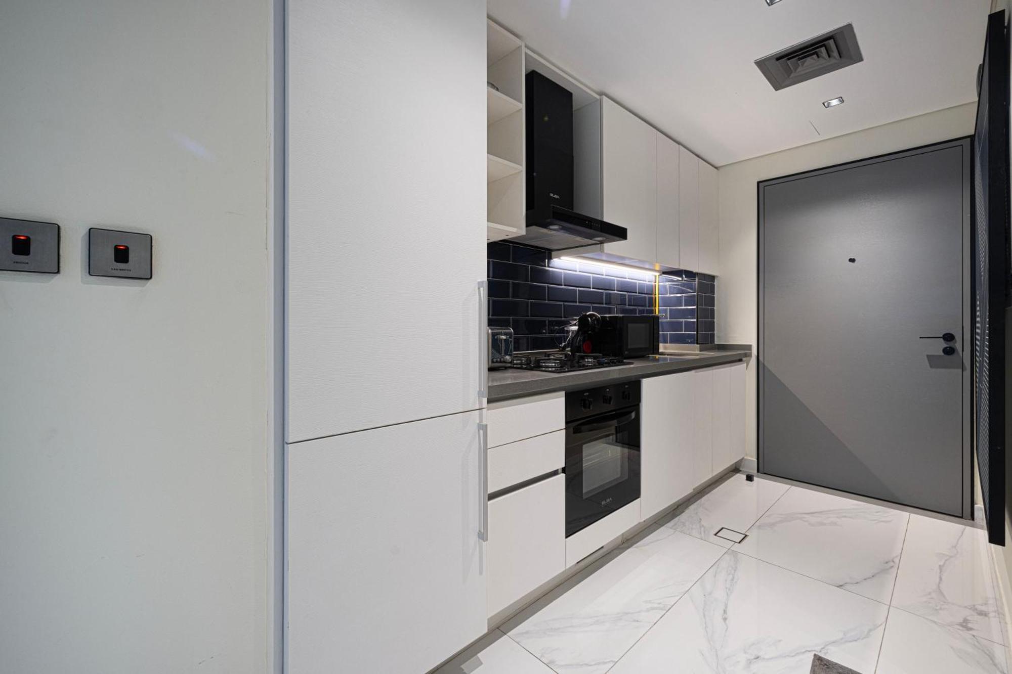 Apartment Luxury Near Mall Few Mints Walk *