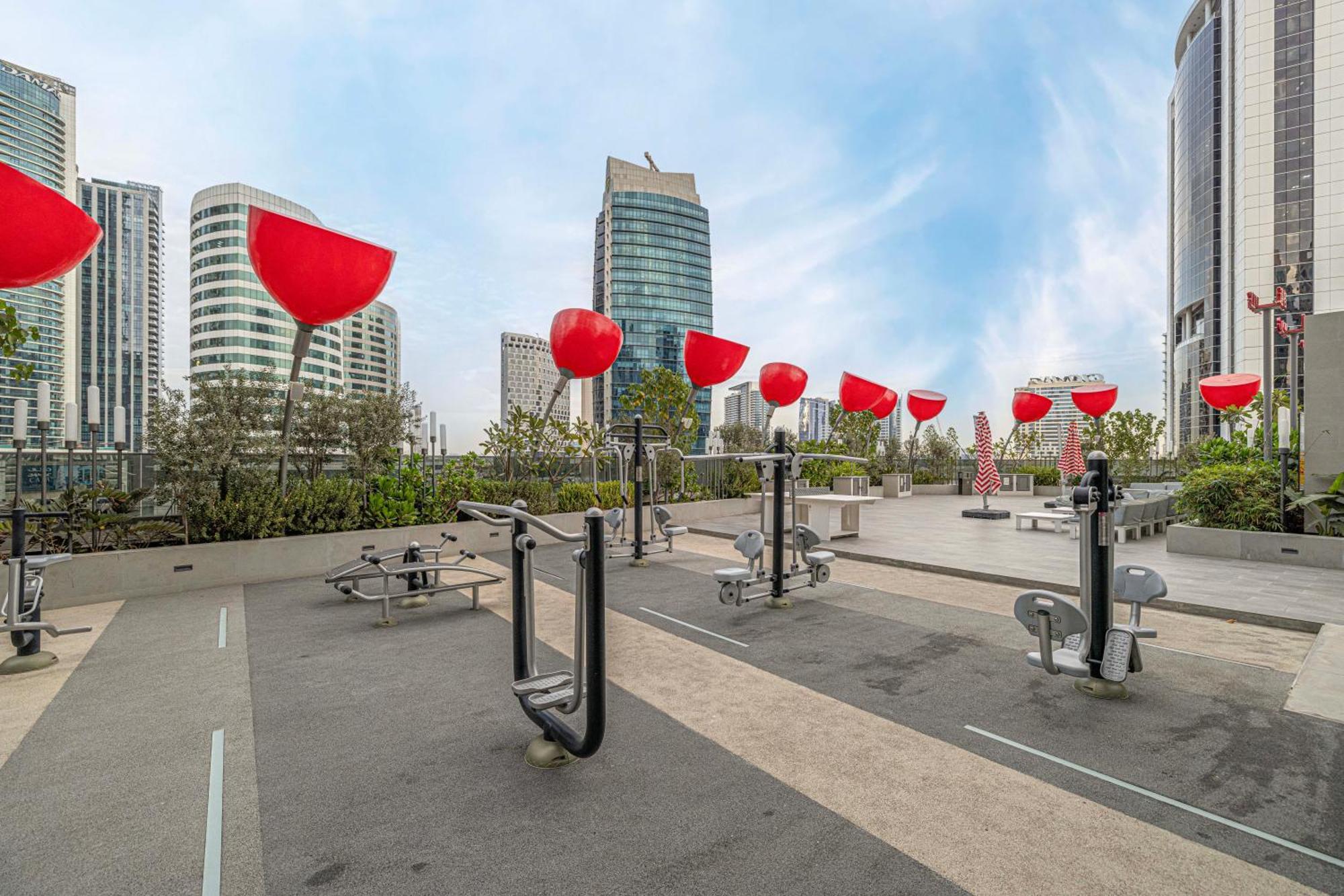 Luxury Near Mall Few Mints Walk Apartment Dubai