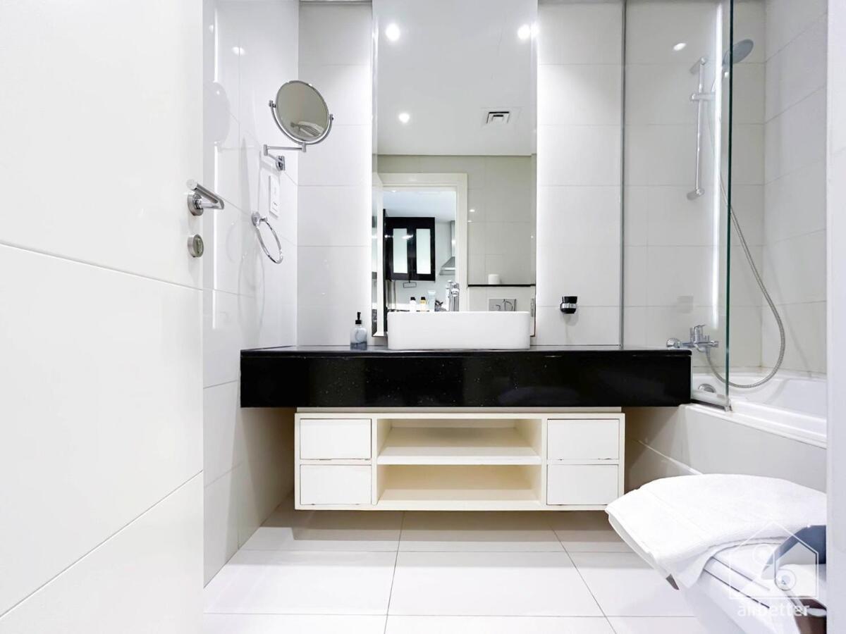 Luxury In Business Bay With Canal View Apartment