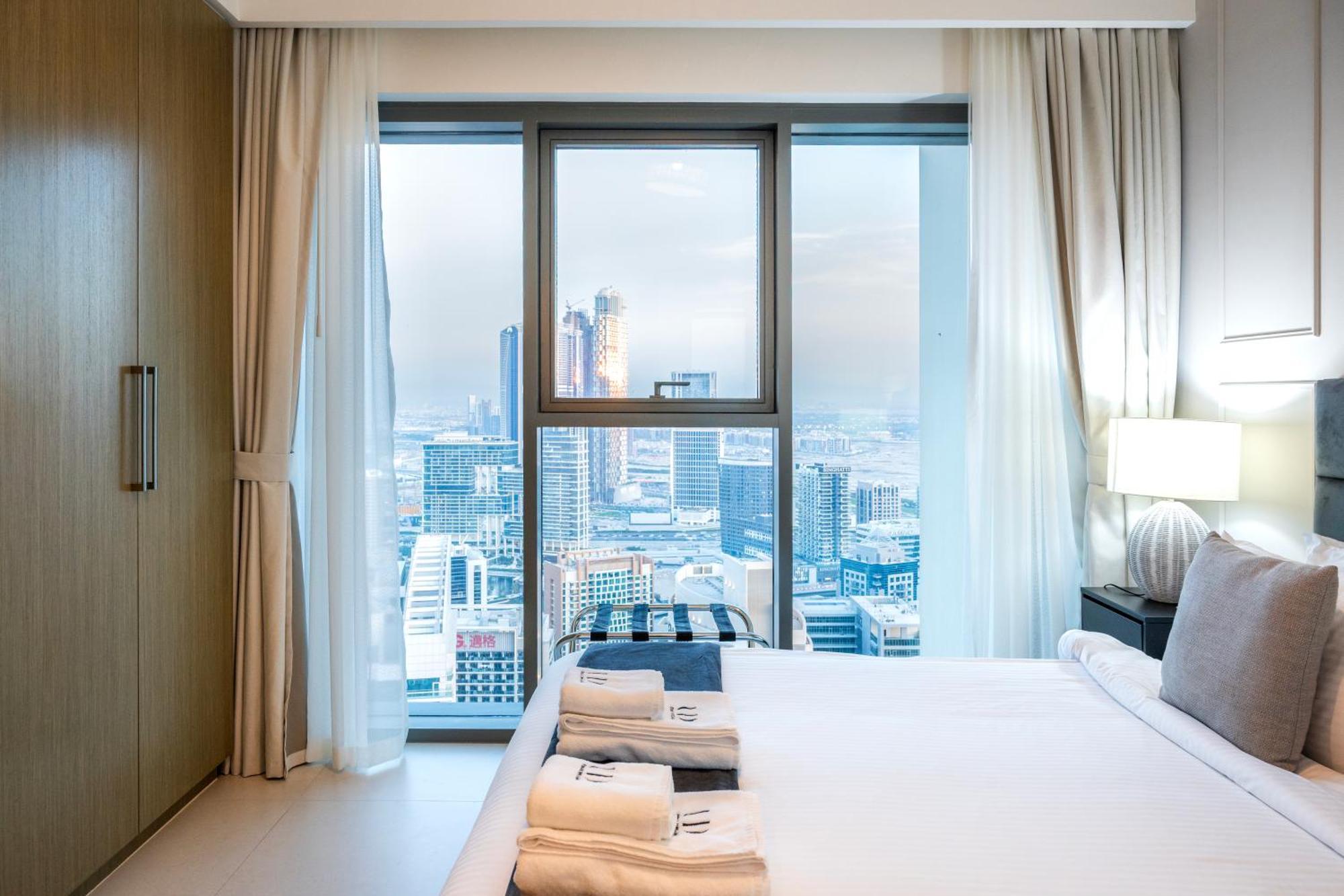 Urban Dreams - Brand New Boutique Burj Royale - Burj Khalifa & Mall Apartment *