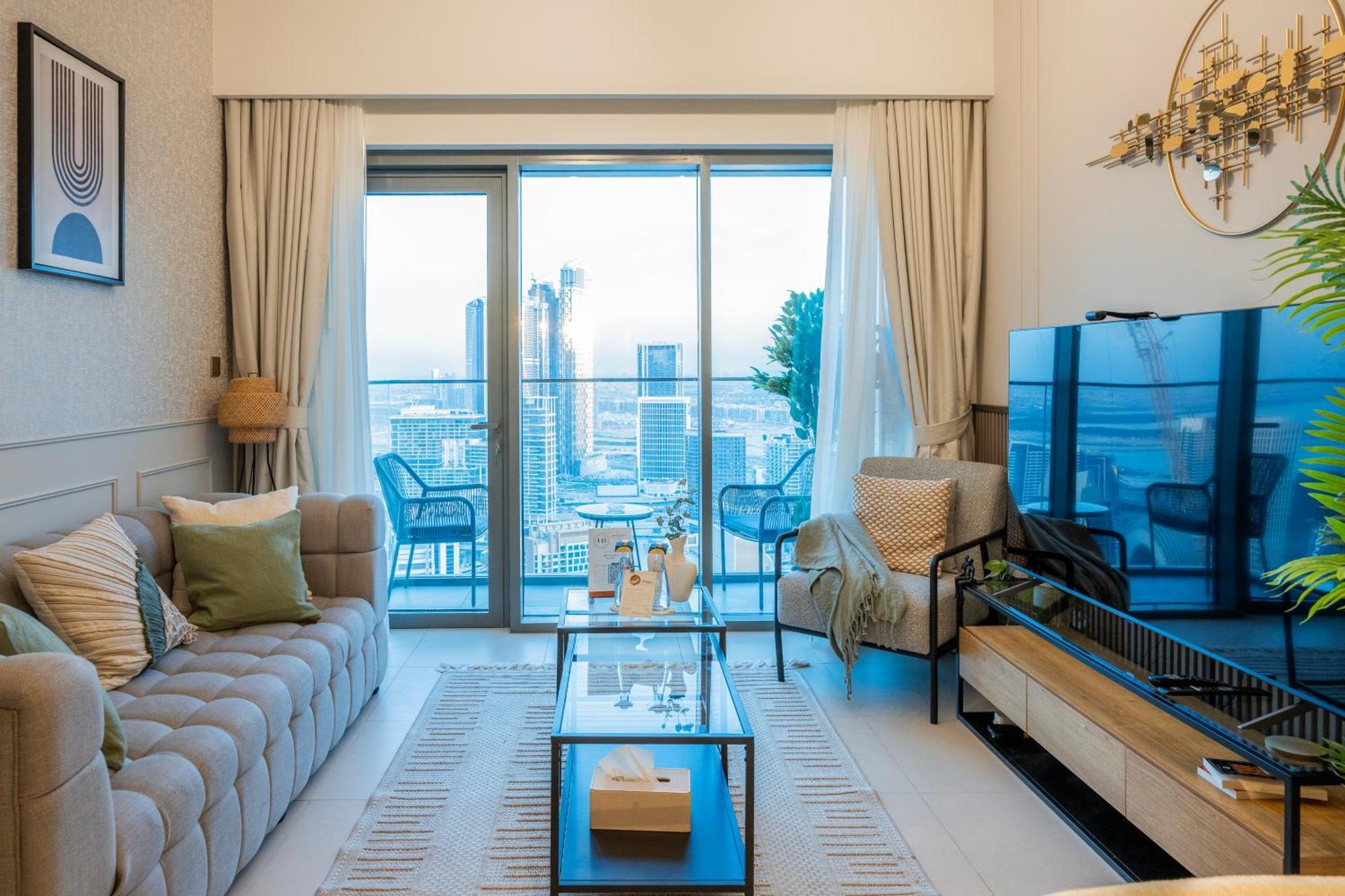 Urban Dreams - Brand New Boutique Burj Royale - Burj Khalifa & Mall Apartment *