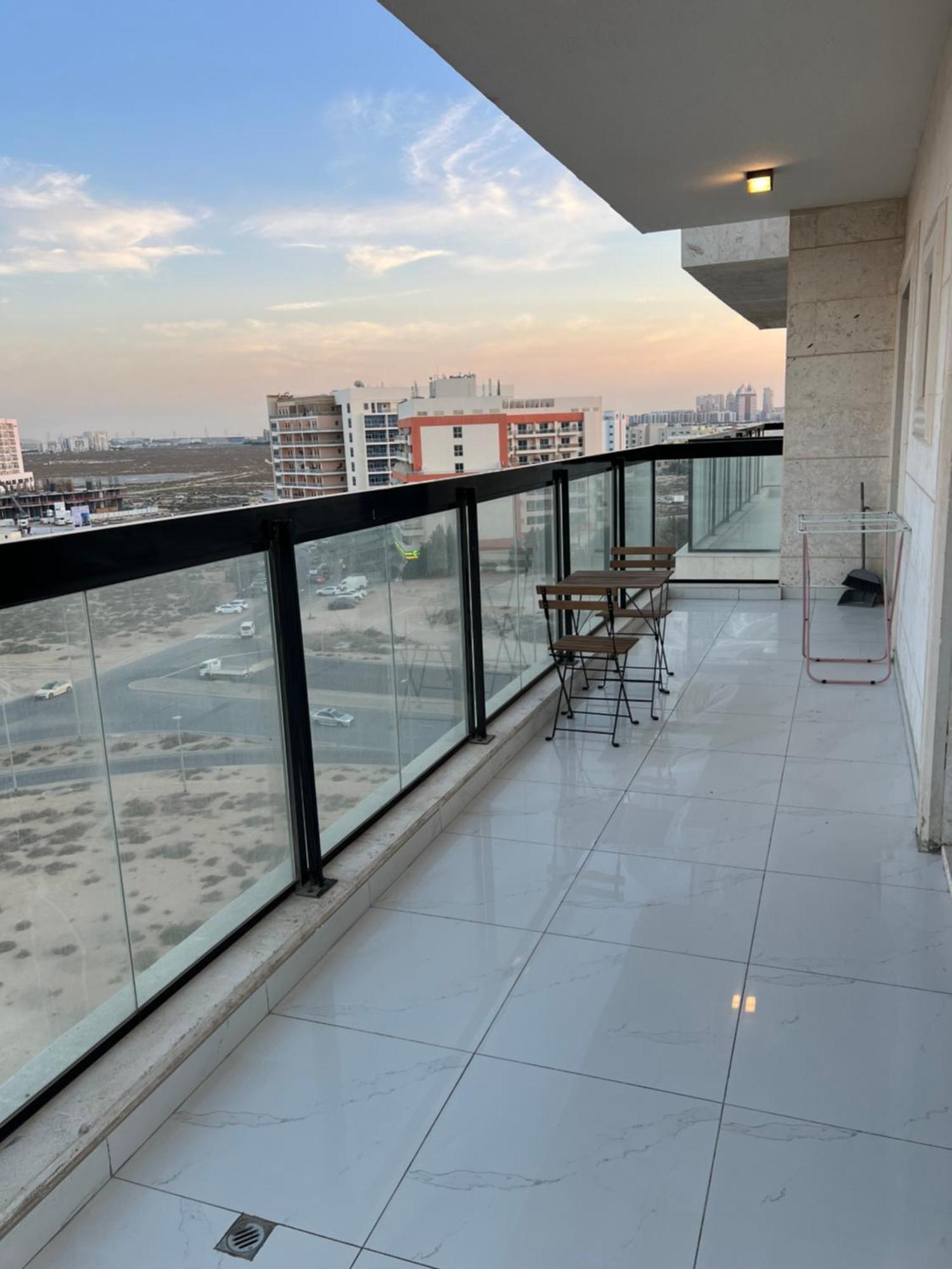 Luxury 1br With Balcony - Pool Dubai