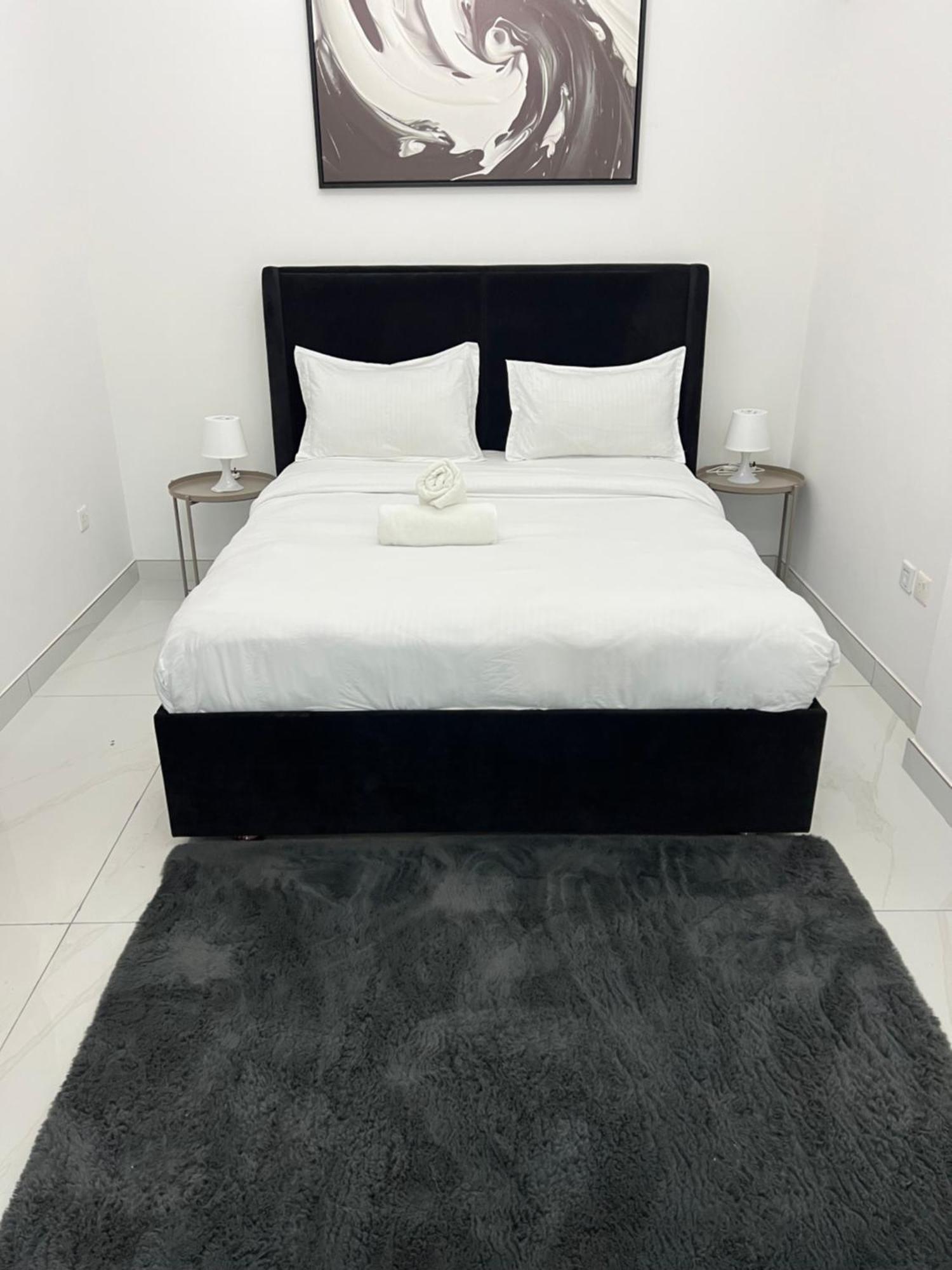 Luxury 1br With Balcony - Pool * Dubai