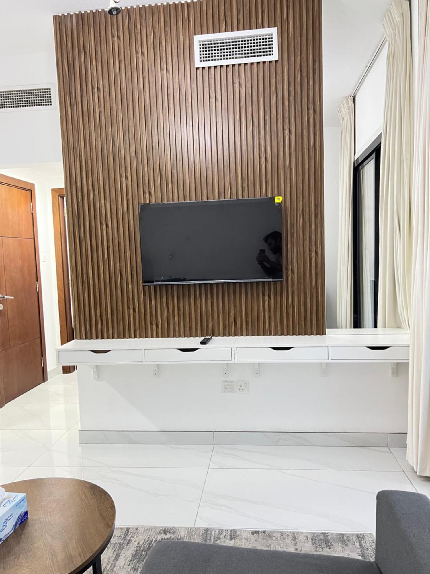 Luxury 1br With Balcony - Pool Dubai